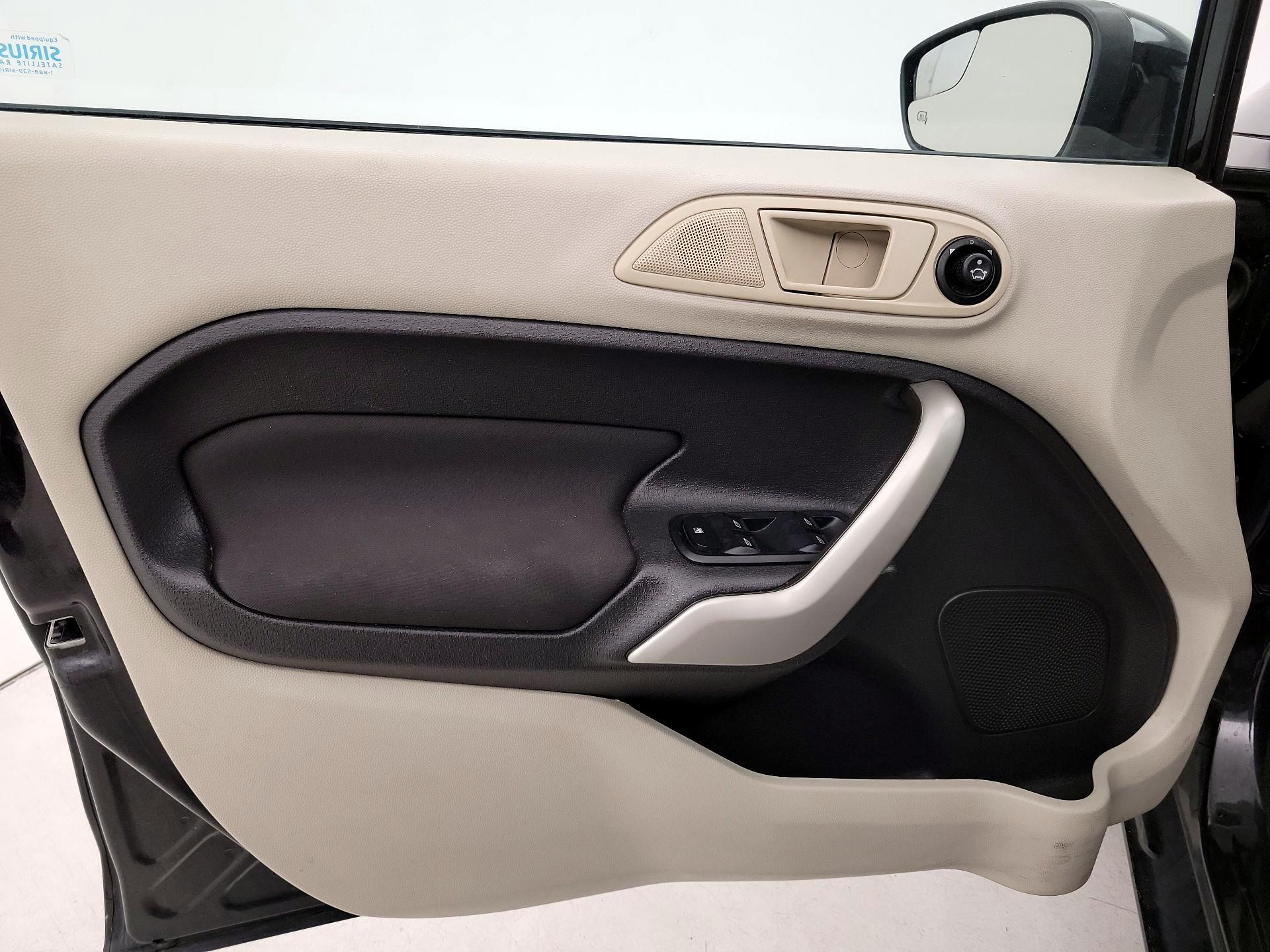 Thumbnail: 2013 Ford Fiesta - 12