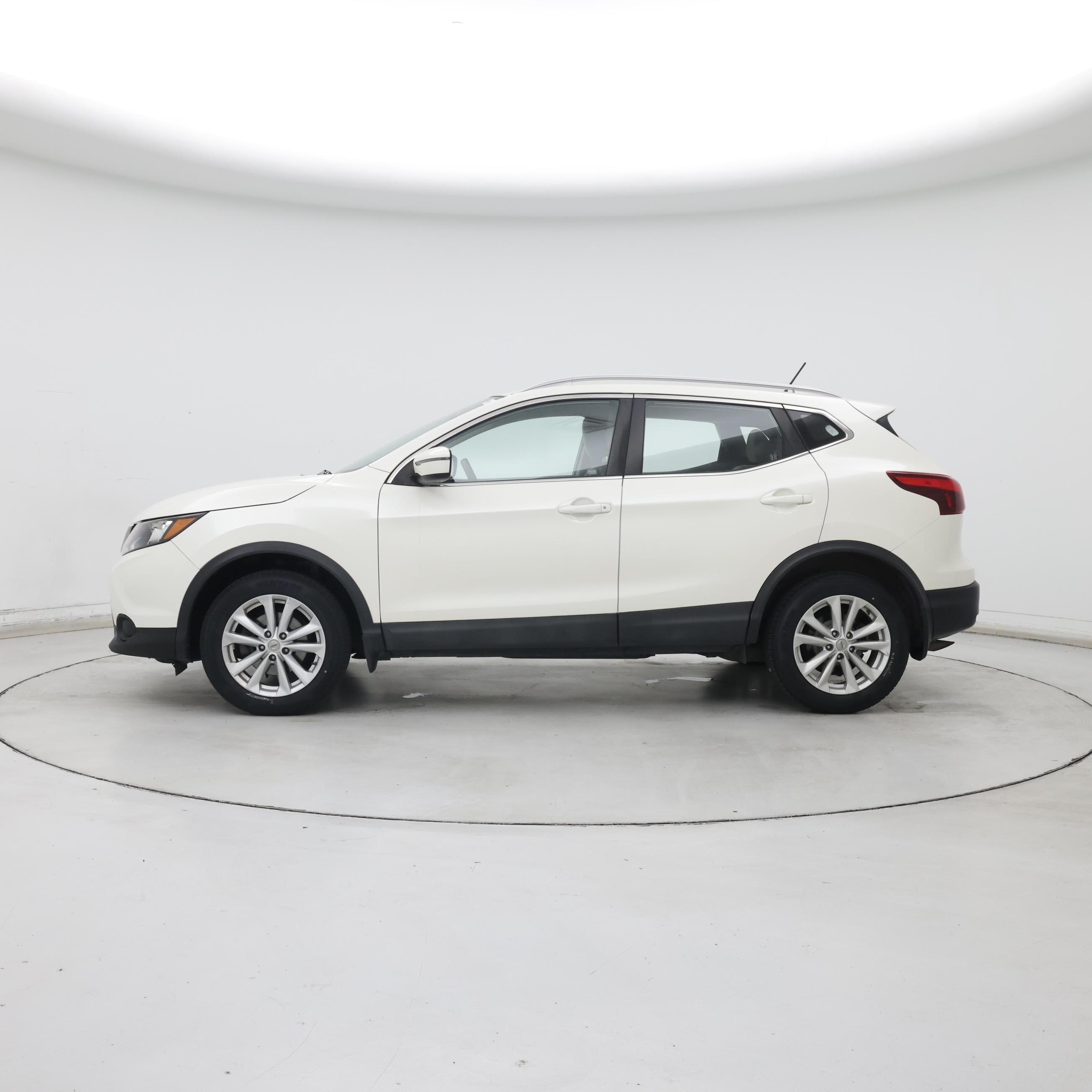 Thumbnail: 2018 Nissan Rogue Sport - 3