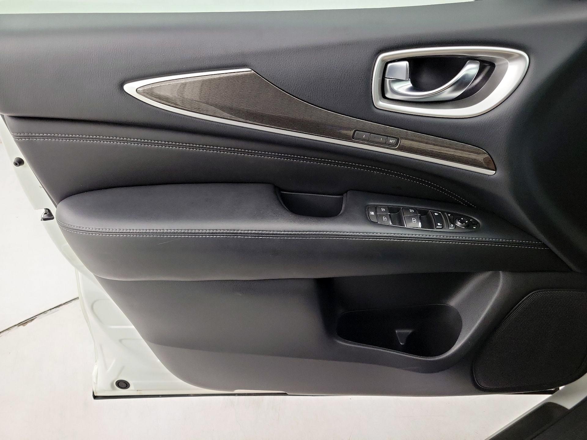 Thumbnail: 2017 INFINITI QX60 - 12