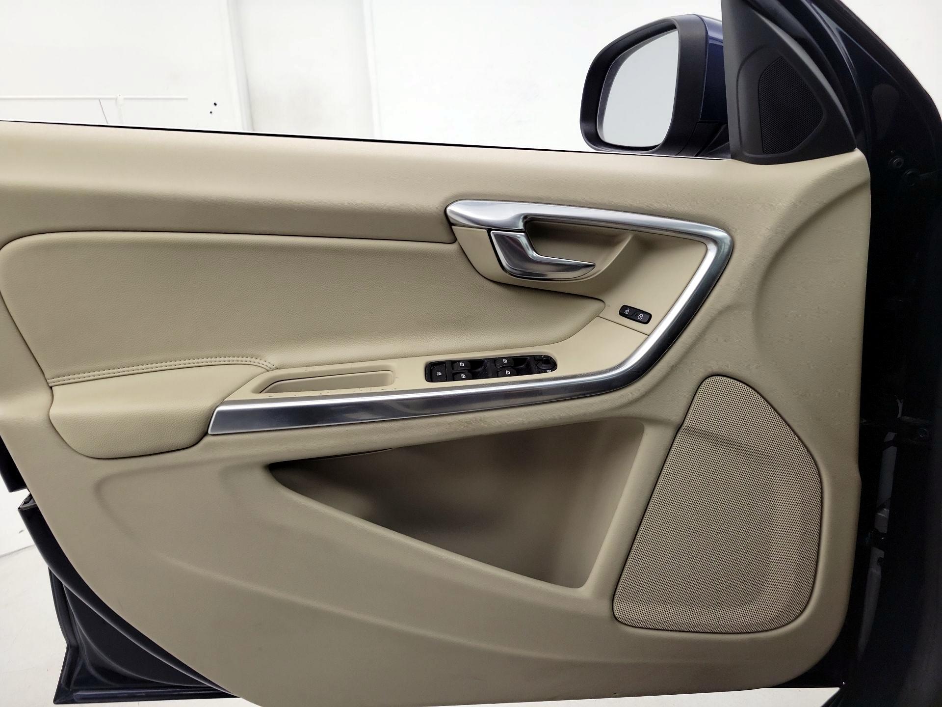 Thumbnail: 2015 Volvo S60 - 12