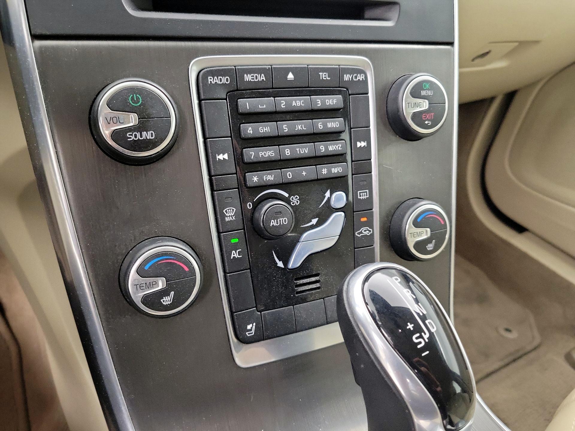 Thumbnail: 2015 Volvo S60 - 15