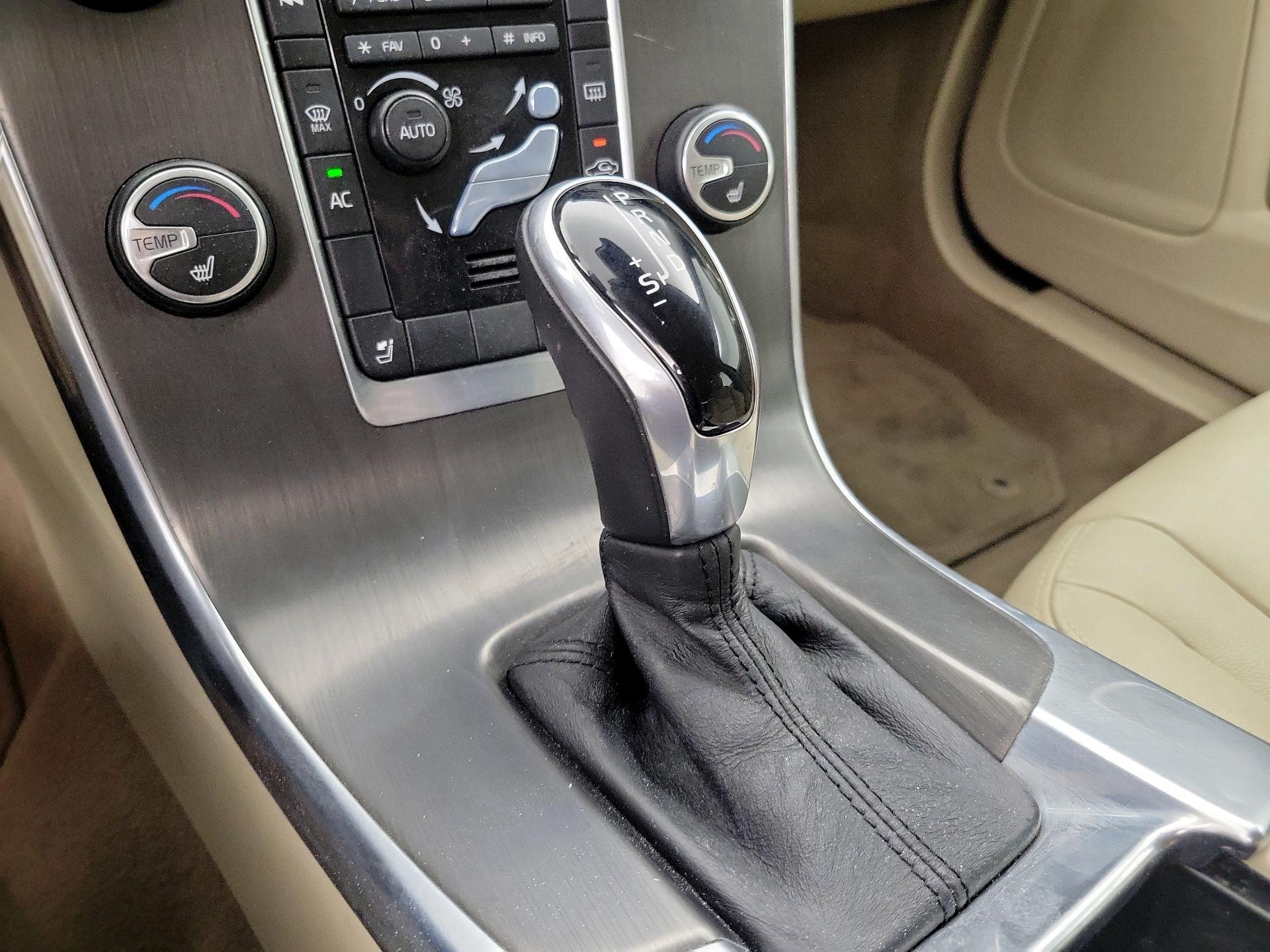Thumbnail: 2015 Volvo S60 - 16
