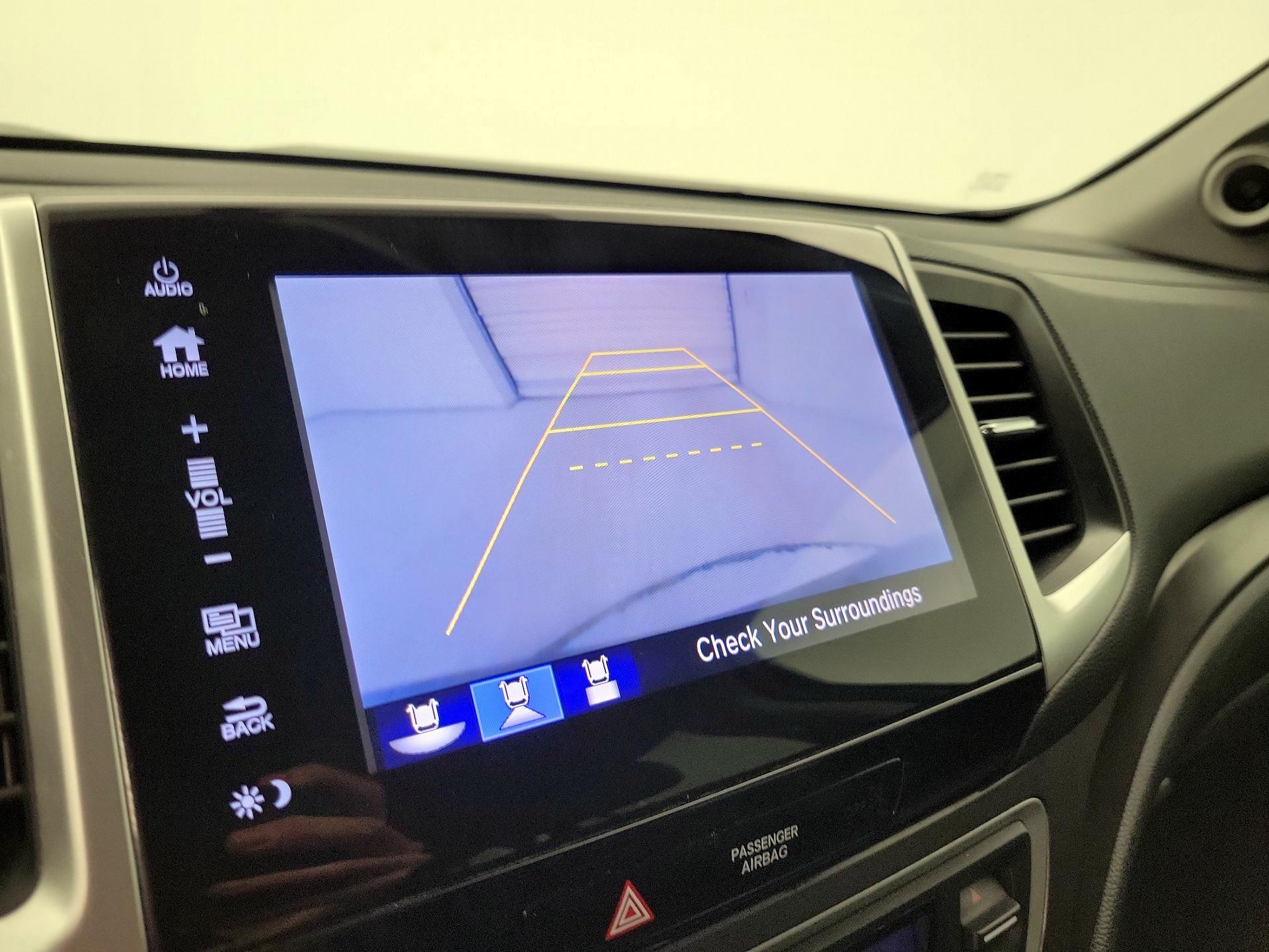 Thumbnail: 2017 Honda Pilot - 14