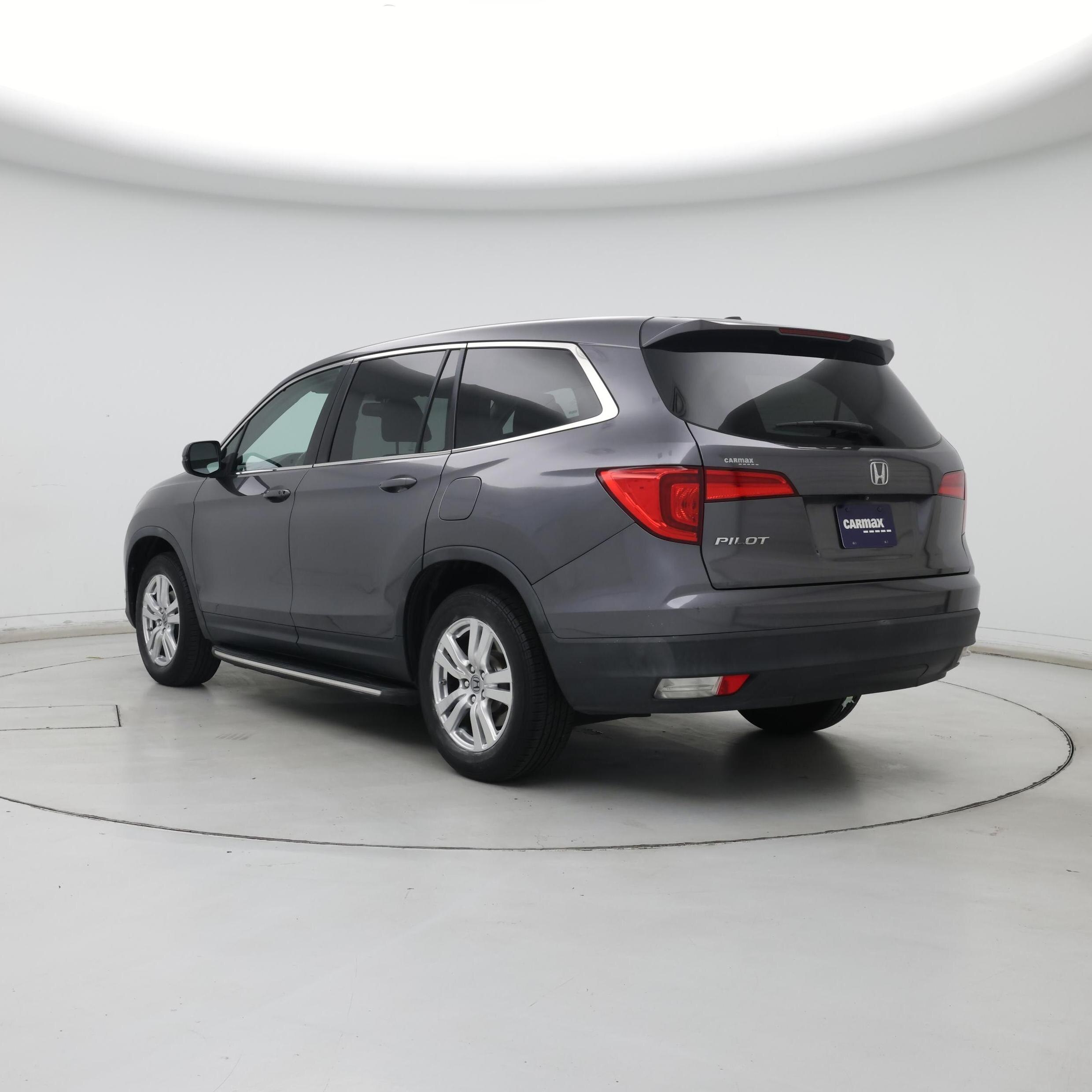 Thumbnail: 2017 Honda Pilot - 2