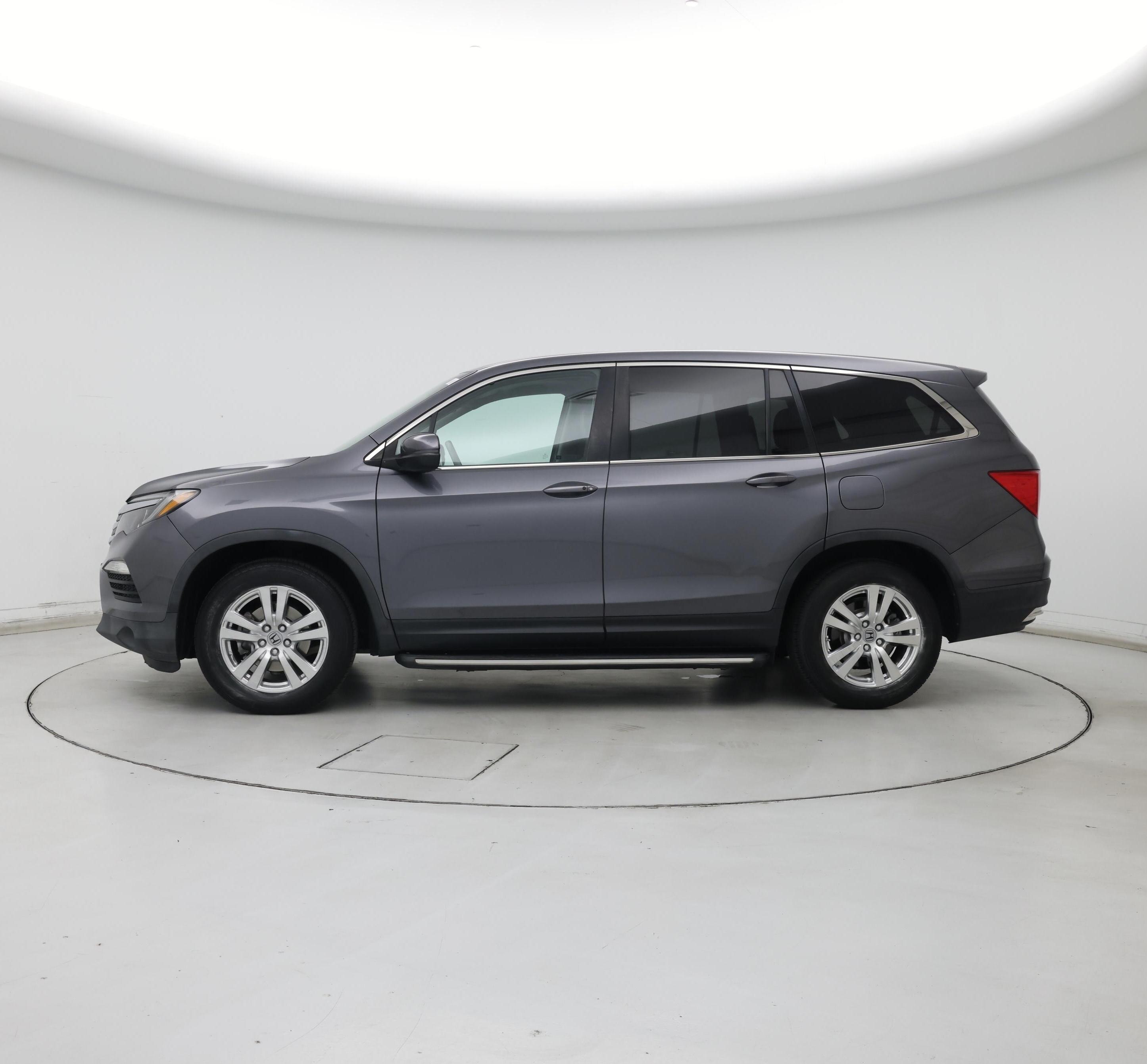 Thumbnail: 2017 Honda Pilot - 3