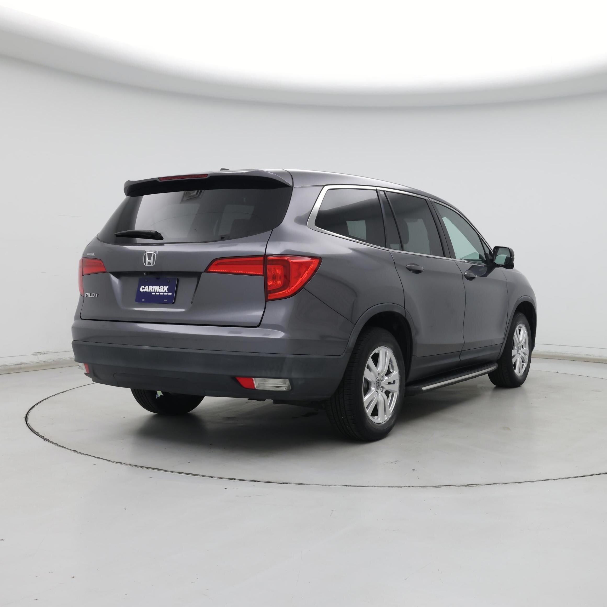 Thumbnail: 2017 Honda Pilot - 8