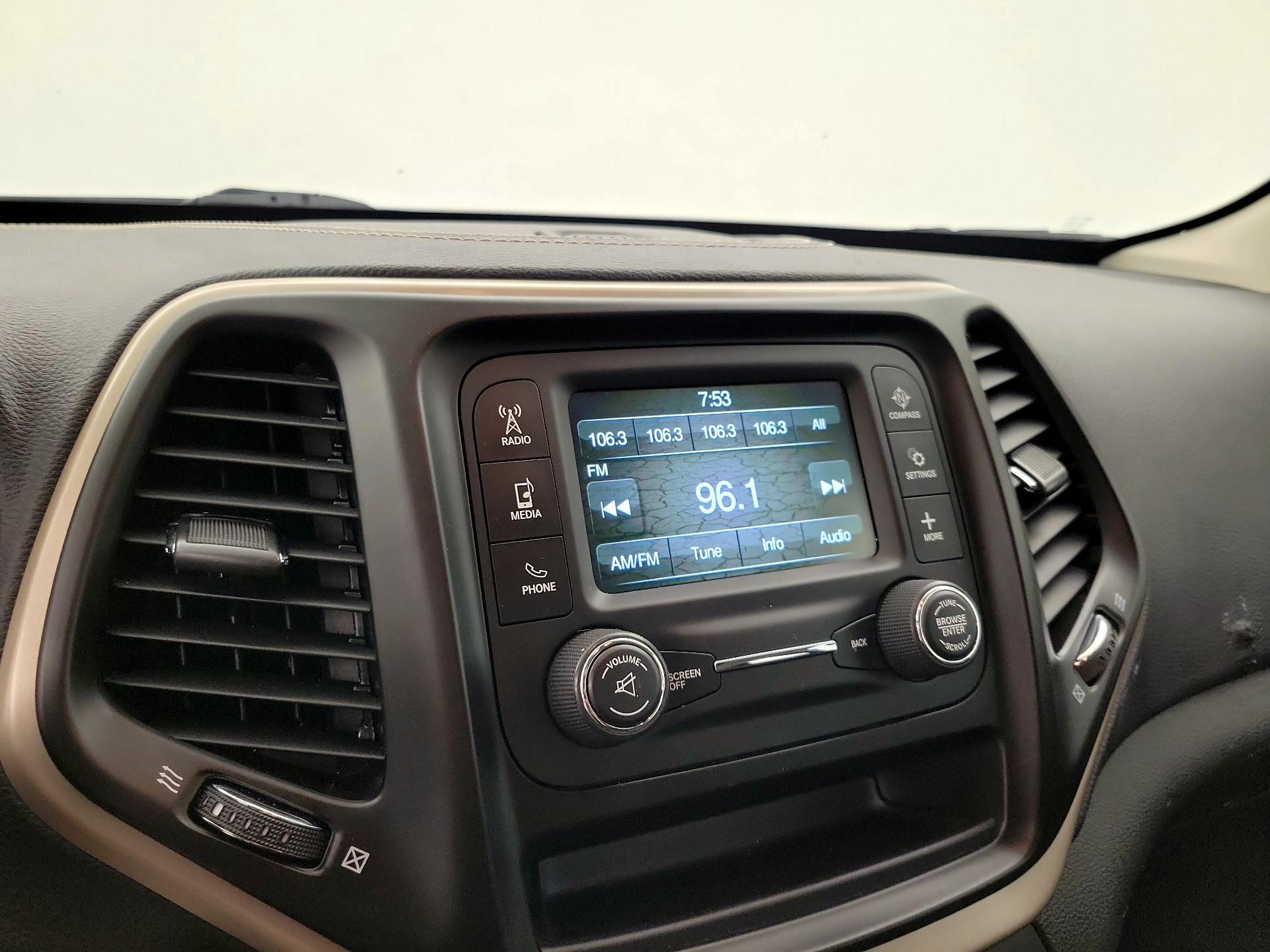 Thumbnail: 2015 Jeep Cherokee - 14