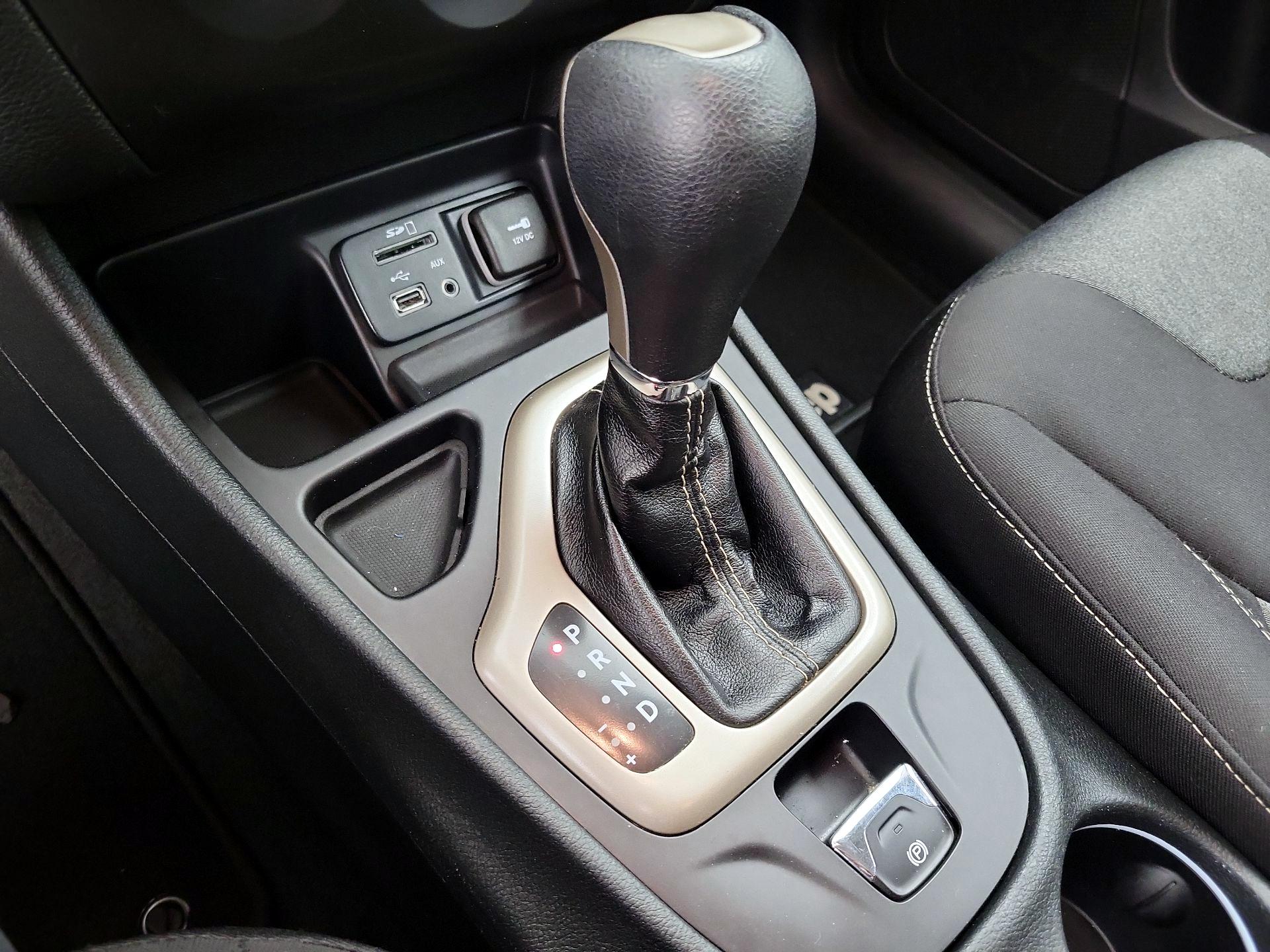 Thumbnail: 2015 Jeep Cherokee - 16
