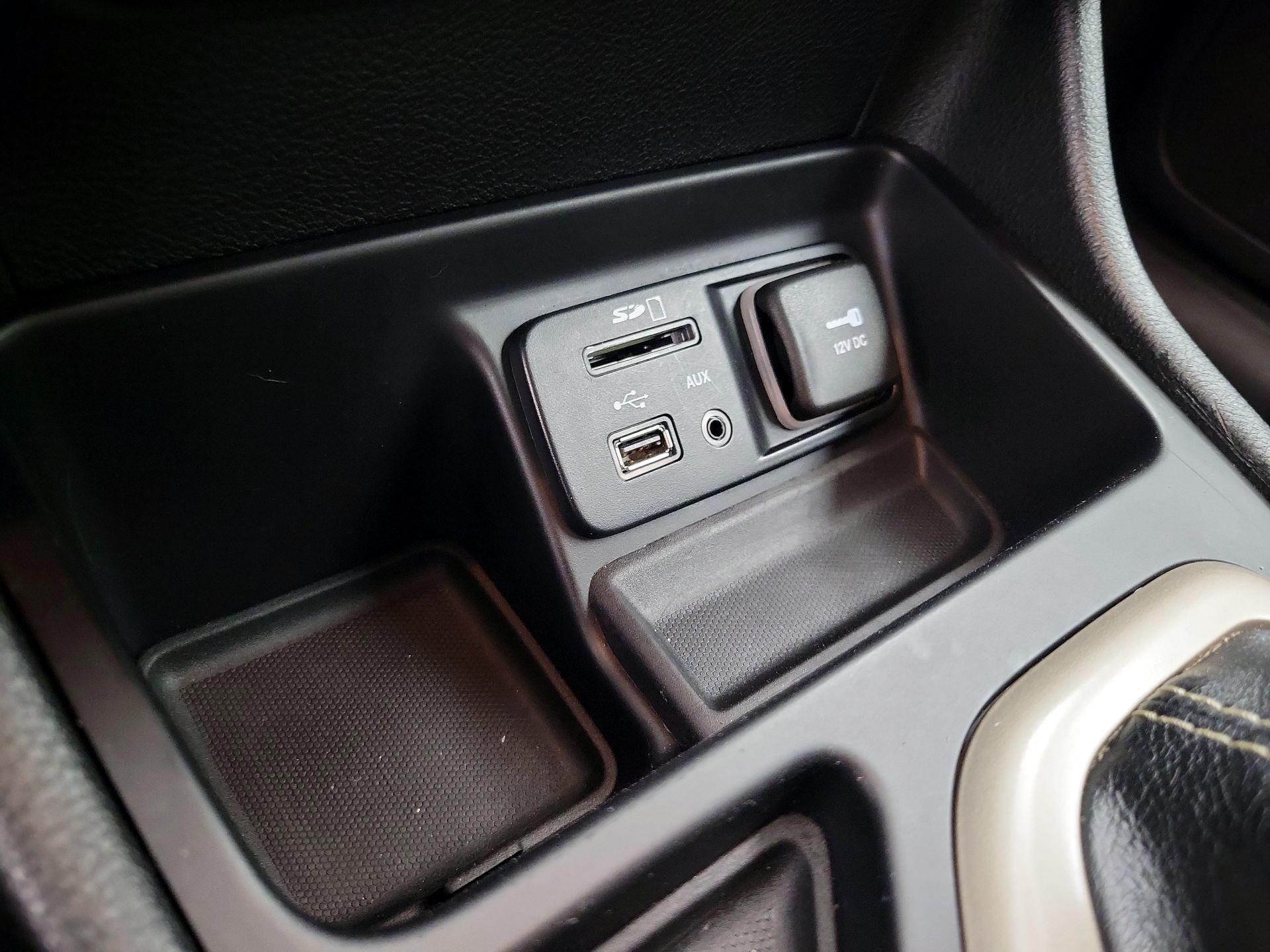 Thumbnail: 2015 Jeep Cherokee - 17