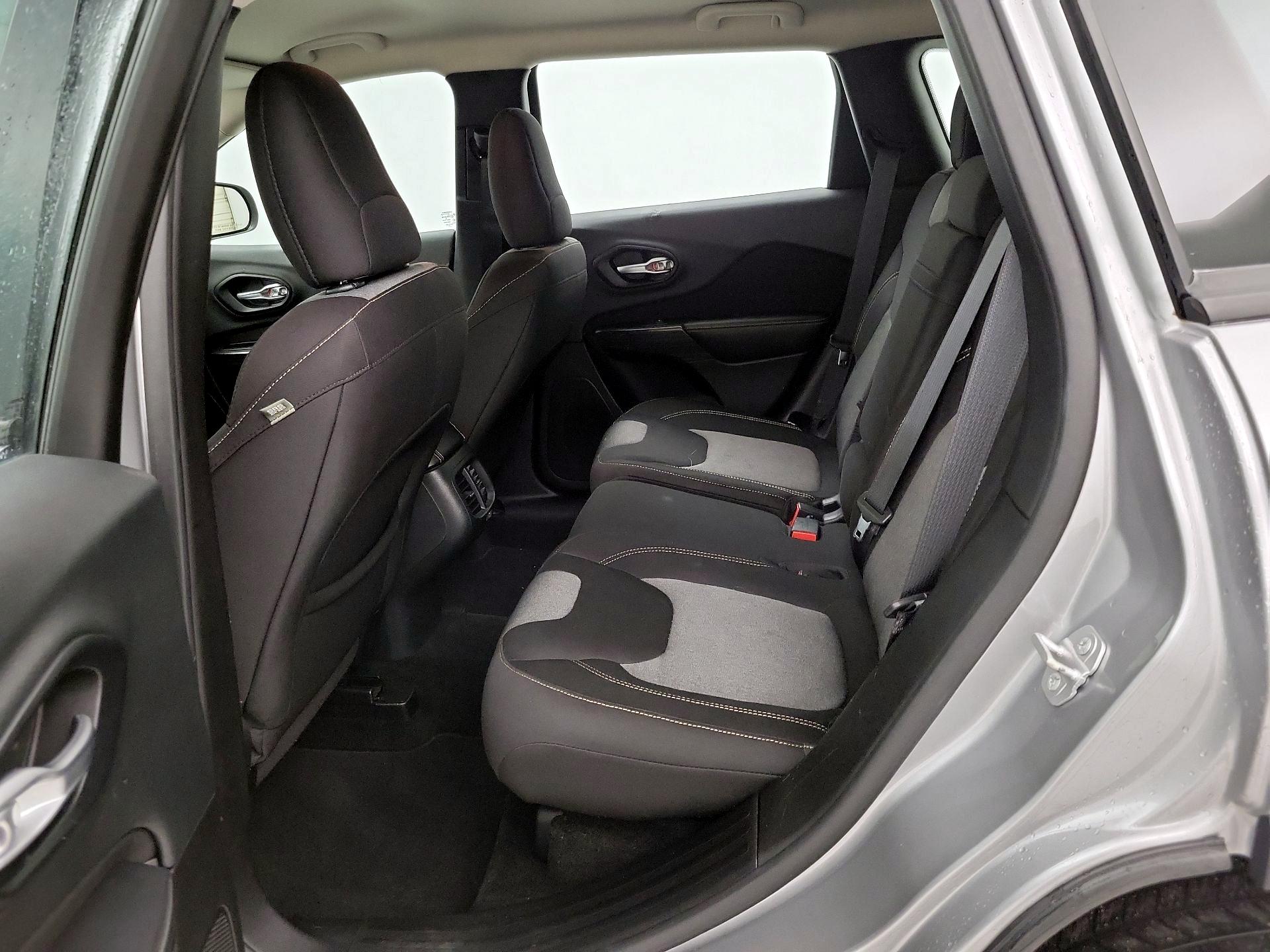 Thumbnail: 2015 Jeep Cherokee - 18
