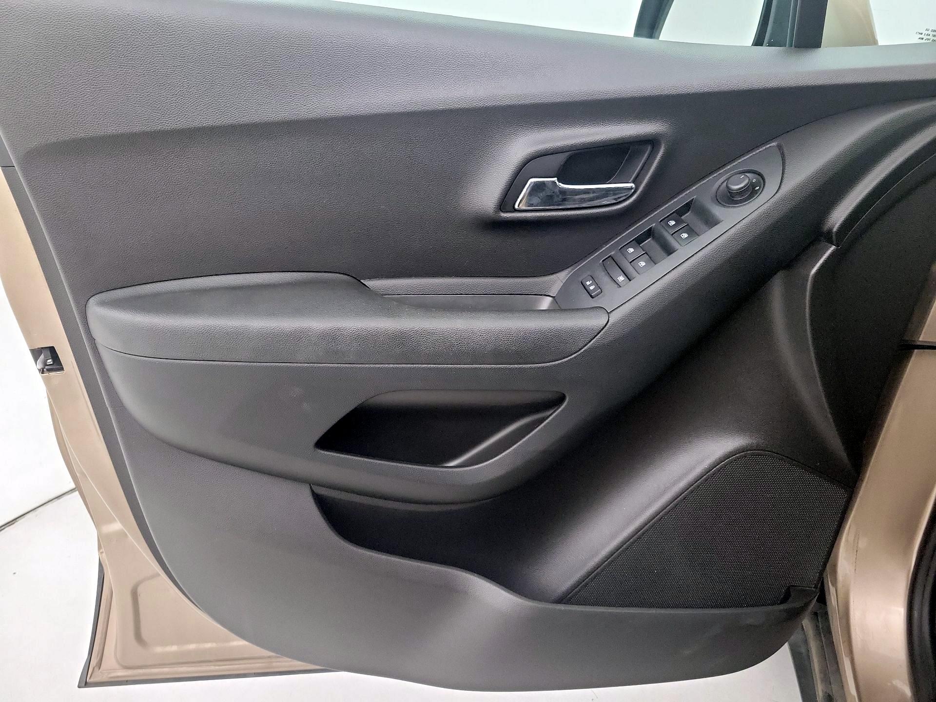 Thumbnail: 2018 Chevrolet Trax - 12