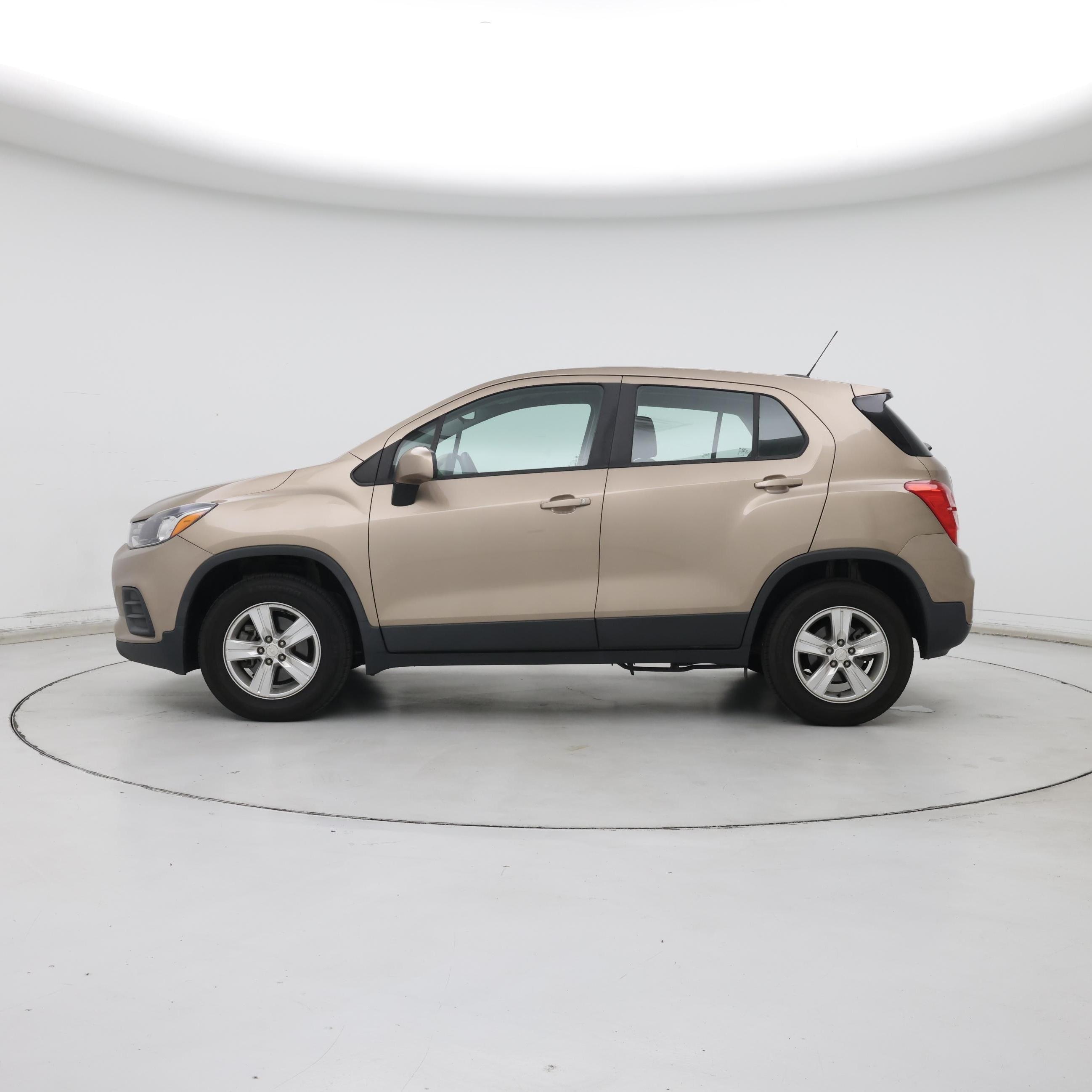 Thumbnail: 2018 Chevrolet Trax - 3