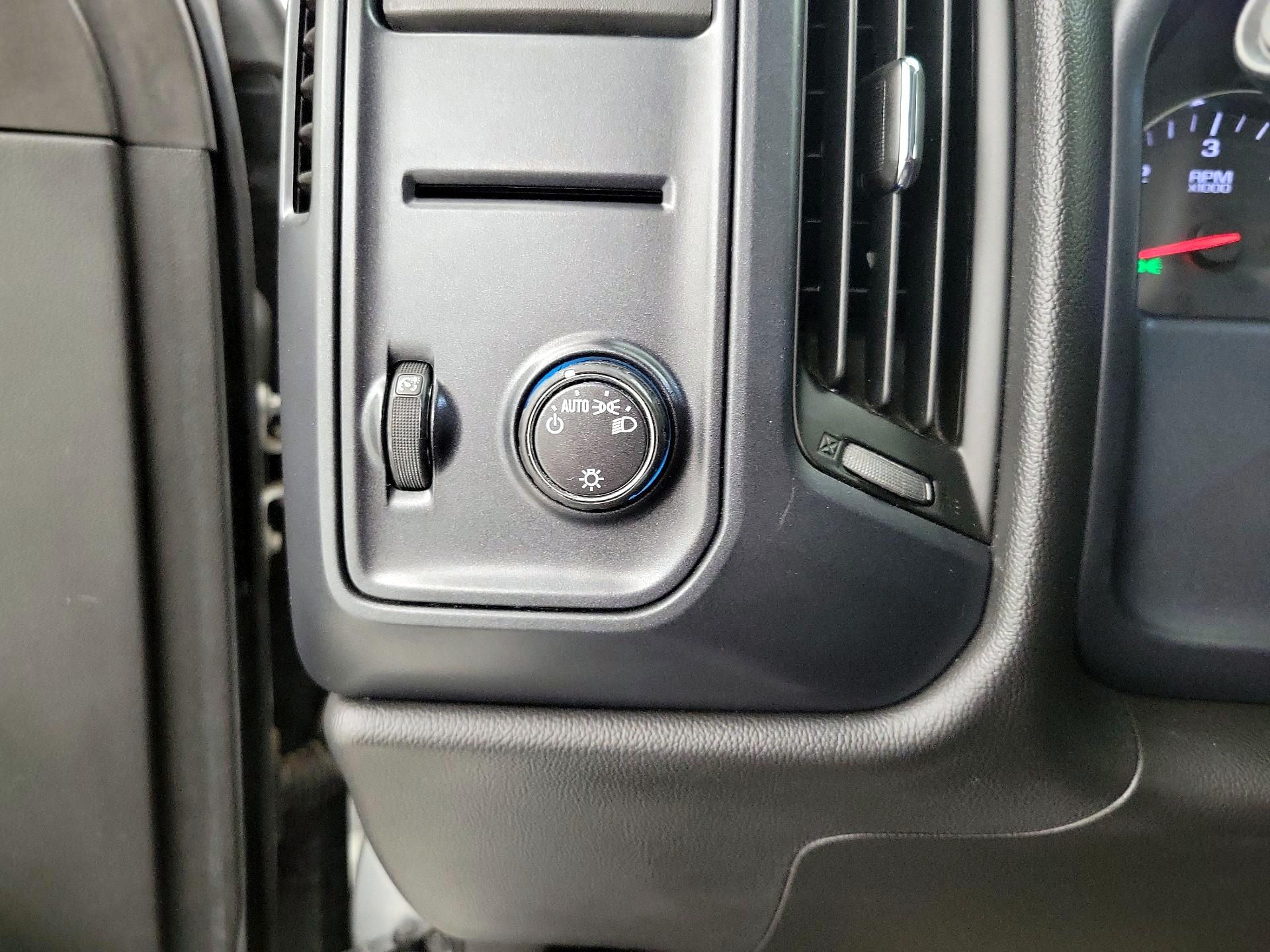 Thumbnail: 2015 Chevrolet Silverado 1500 - 13