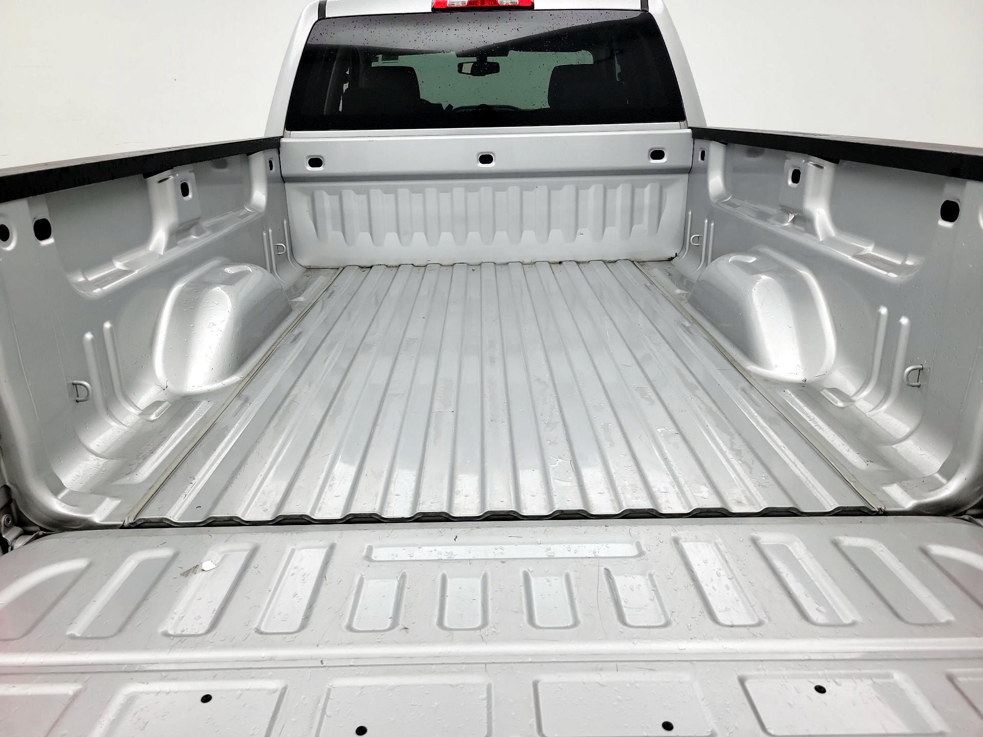 Thumbnail: 2015 Chevrolet Silverado 1500 - 19