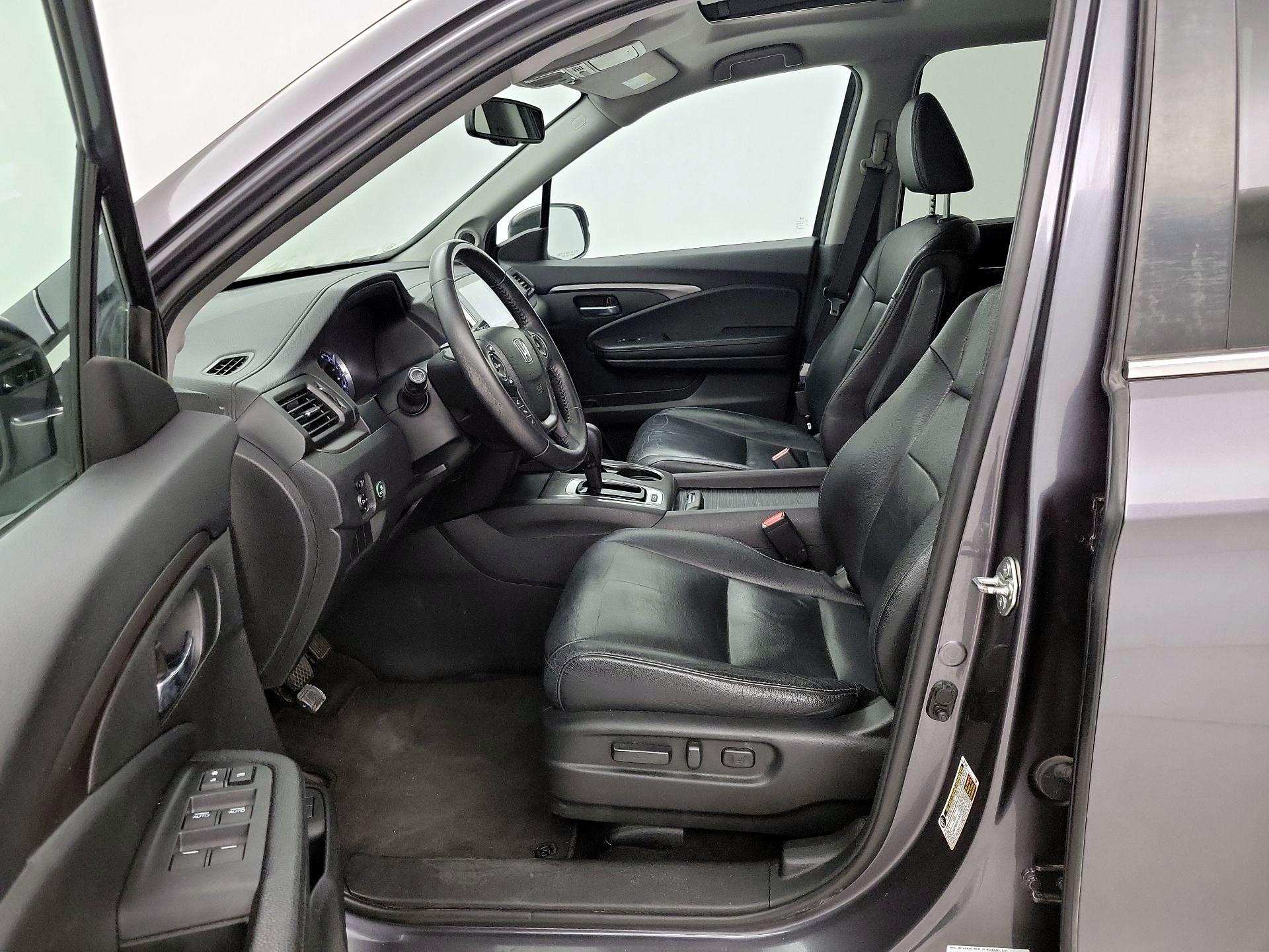 Thumbnail: 2017 Honda Pilot - 11