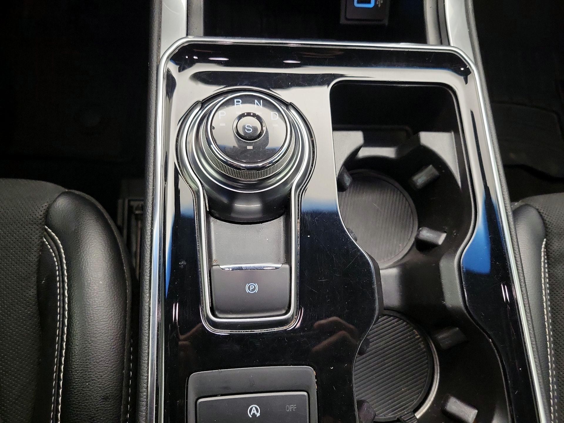 Thumbnail: 2019 Ford Edge - 18