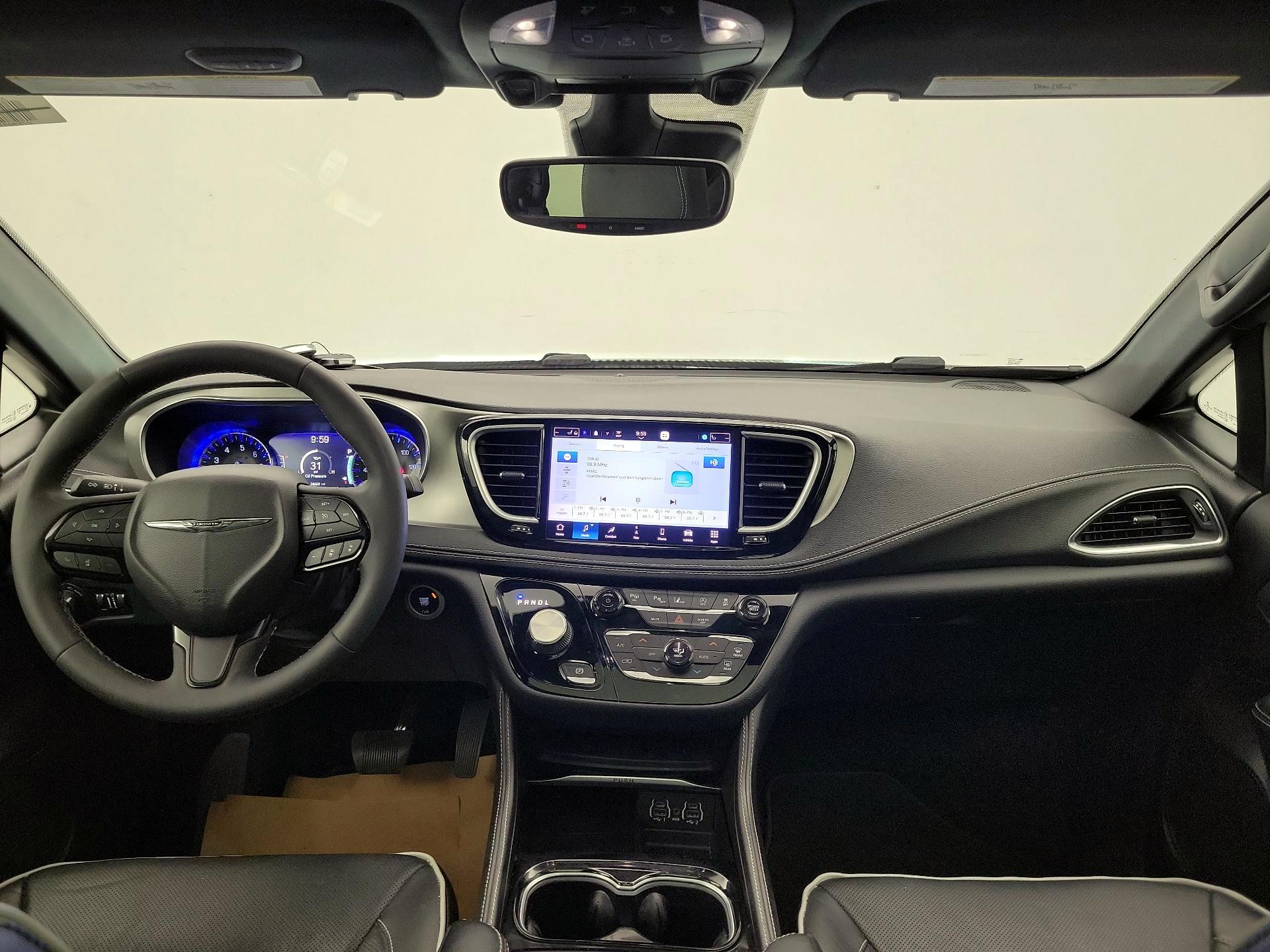 Thumbnail: 2022 Chrysler Pacifica - 9