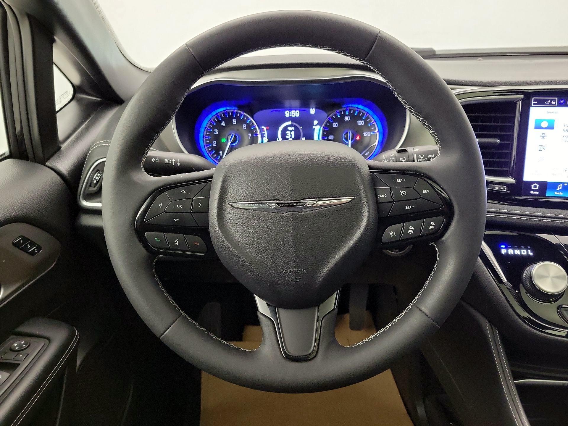 Thumbnail: 2022 Chrysler Pacifica - 10