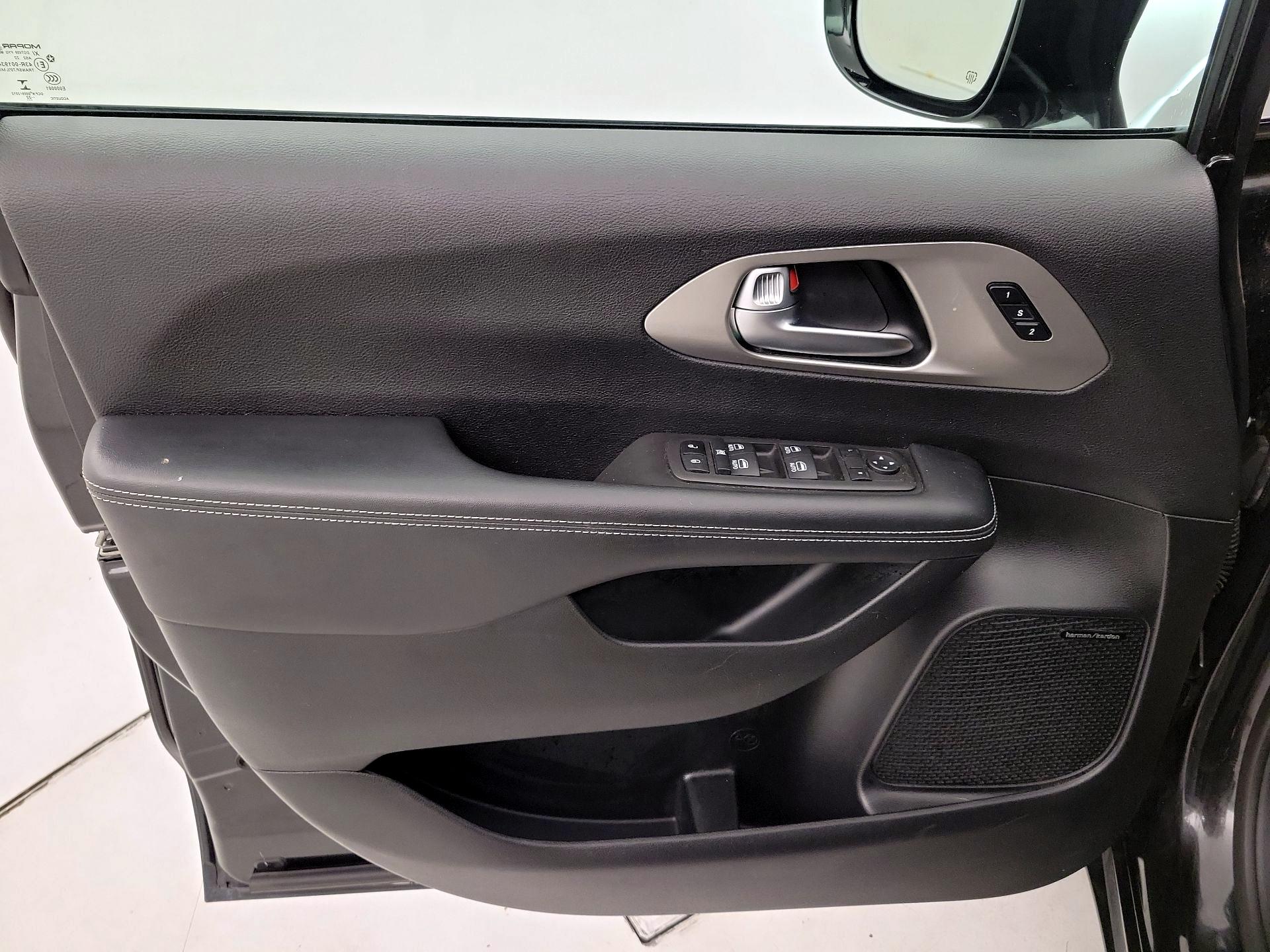 Thumbnail: 2022 Chrysler Pacifica - 12