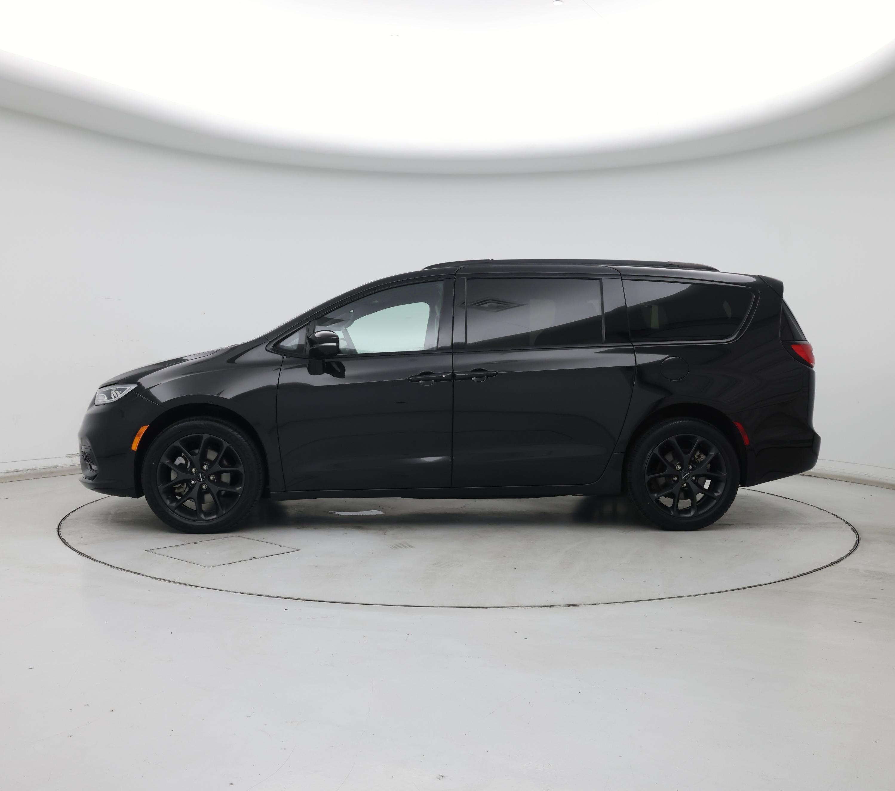 Thumbnail: 2022 Chrysler Pacifica - 3