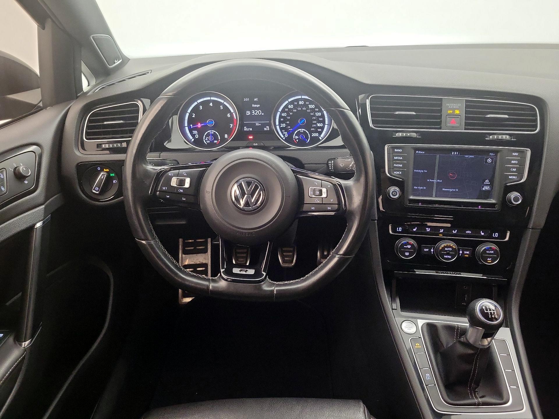 Thumbnail: 2016 Volkswagen Golf - 10