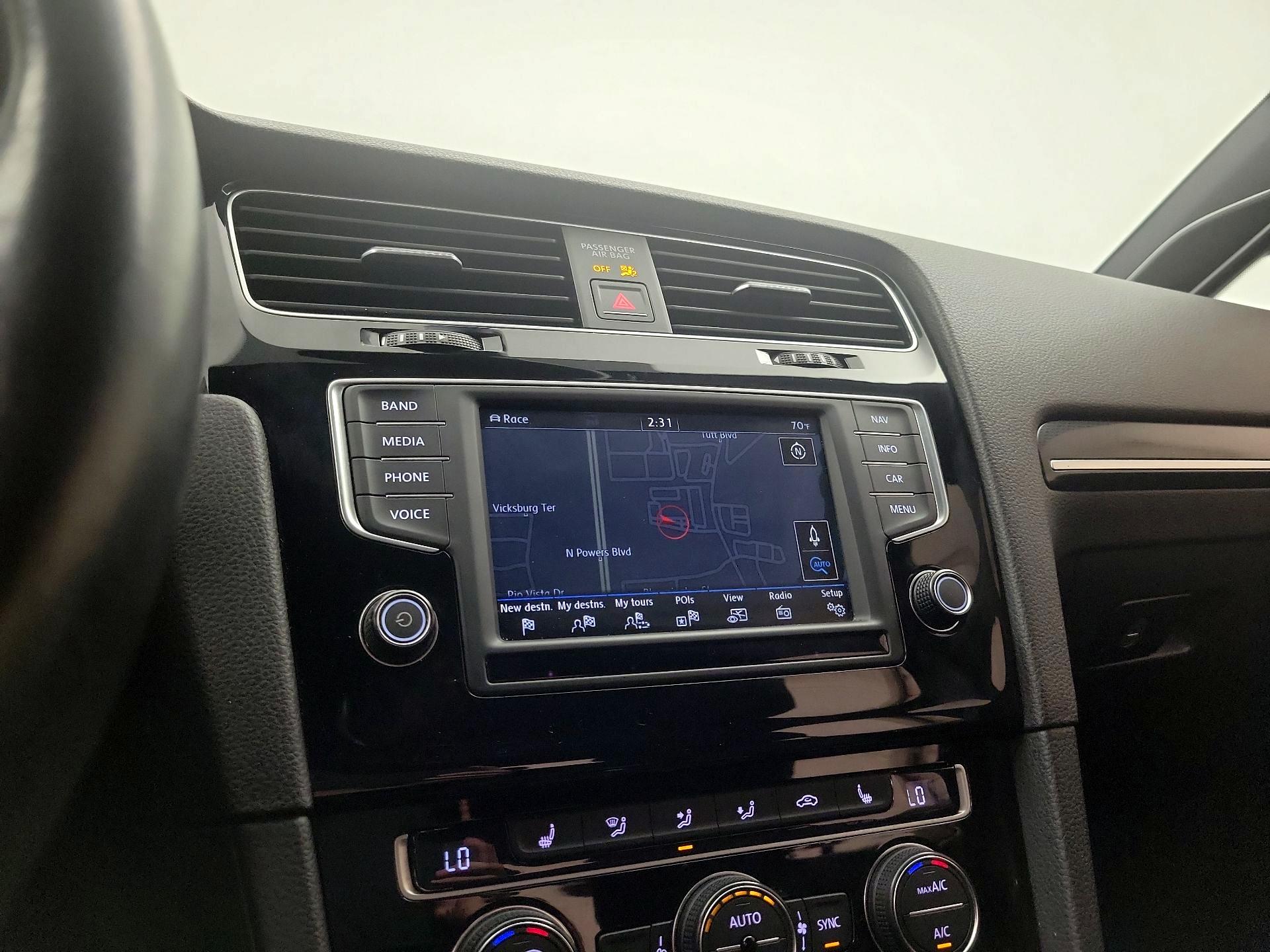 Thumbnail: 2016 Volkswagen Golf - 14