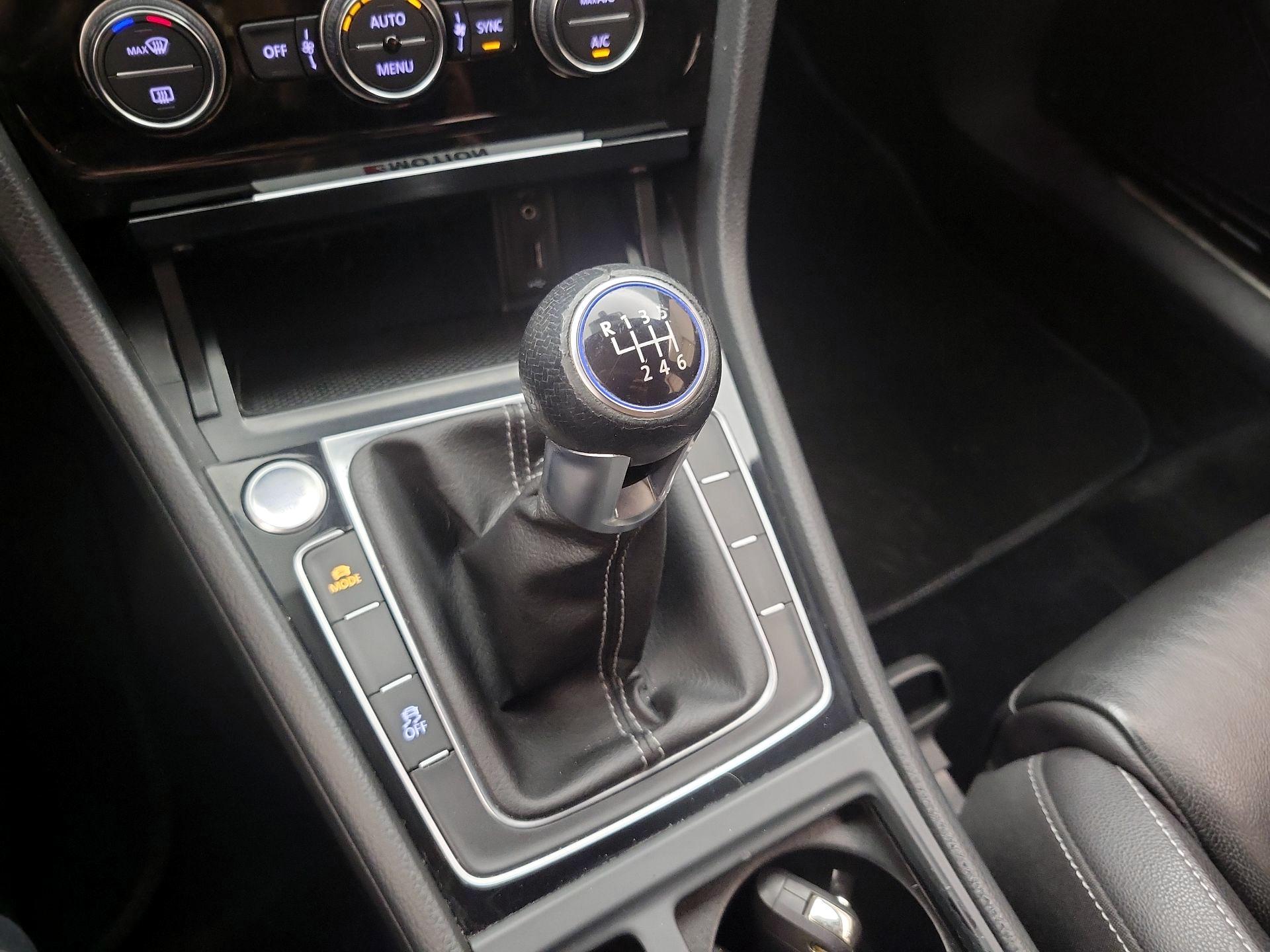 Thumbnail: 2016 Volkswagen Golf - 18