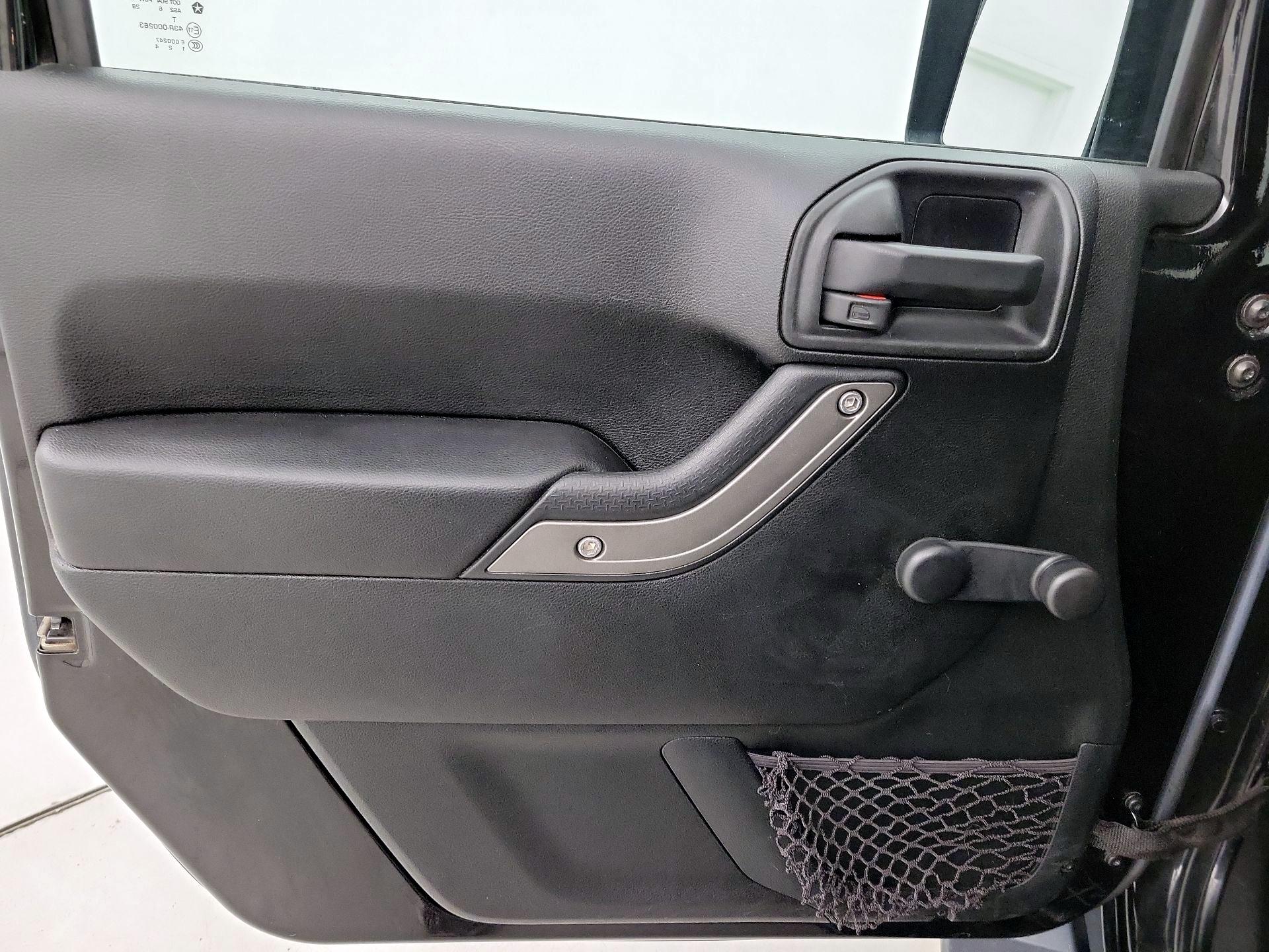 Thumbnail: 2016 Jeep Wrangler - 12