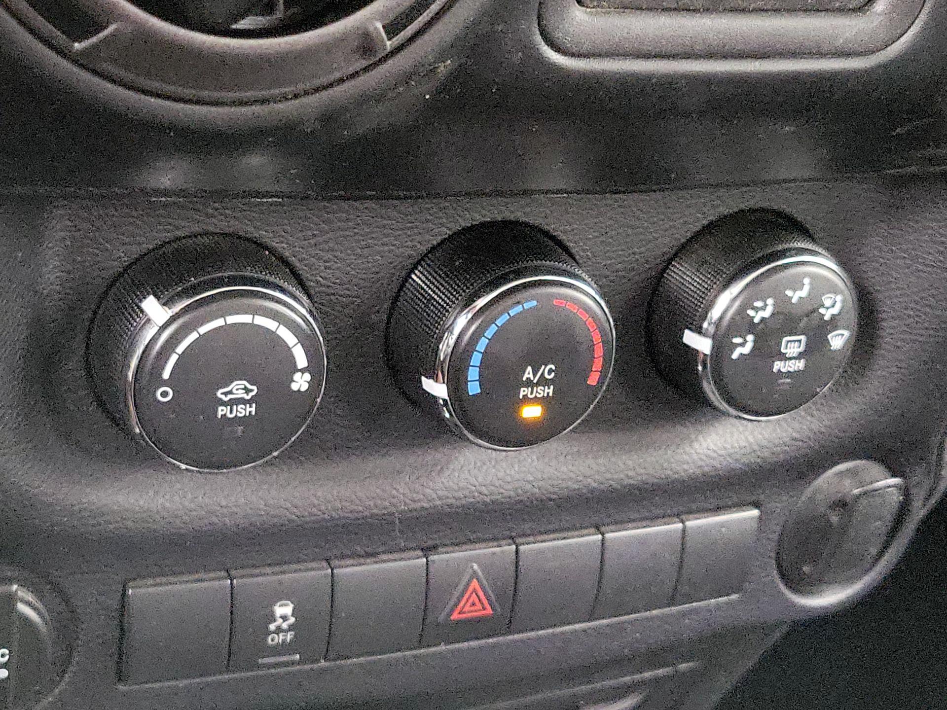 Thumbnail: 2016 Jeep Wrangler - 14