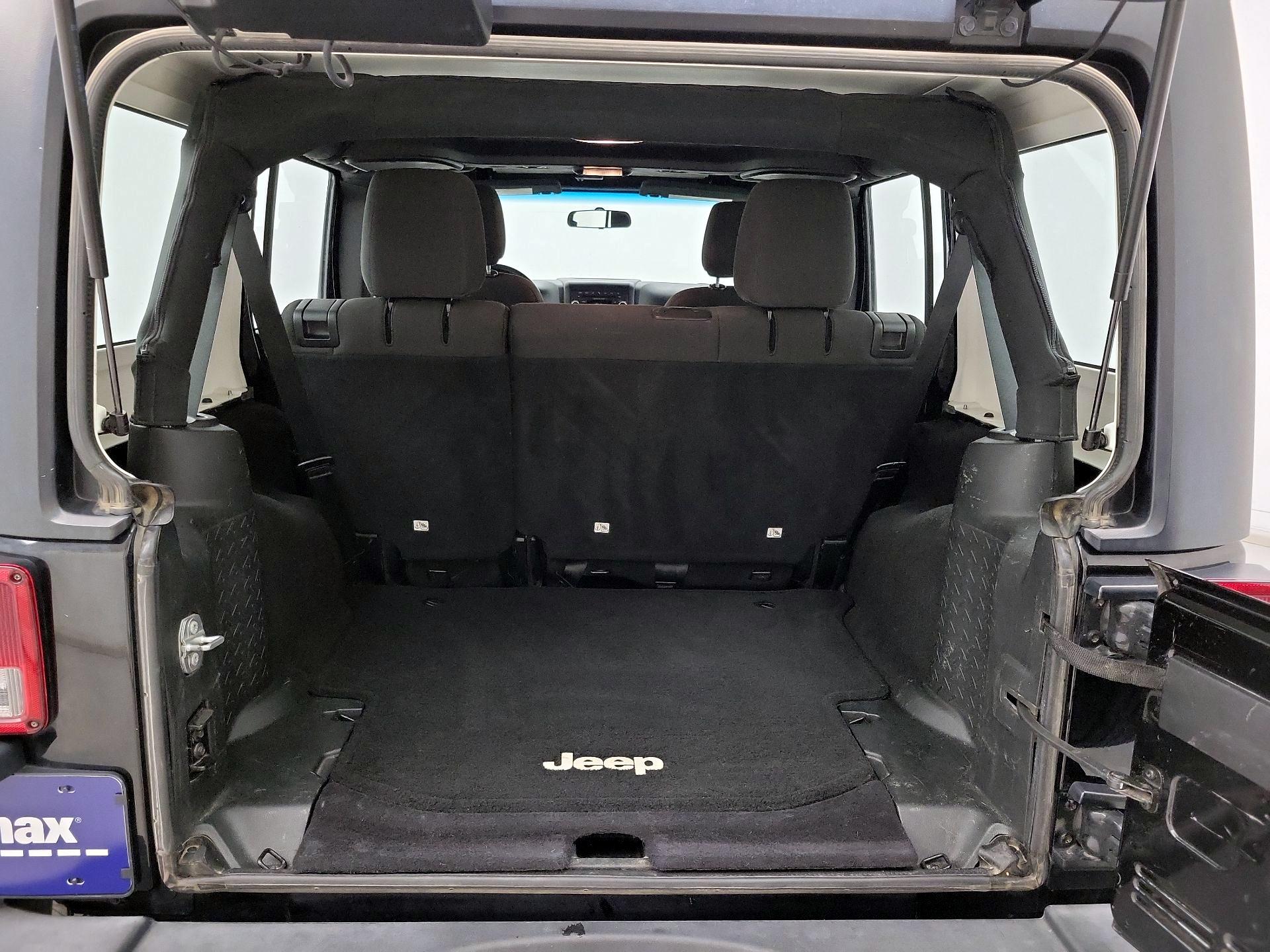 Thumbnail: 2016 Jeep Wrangler - 18