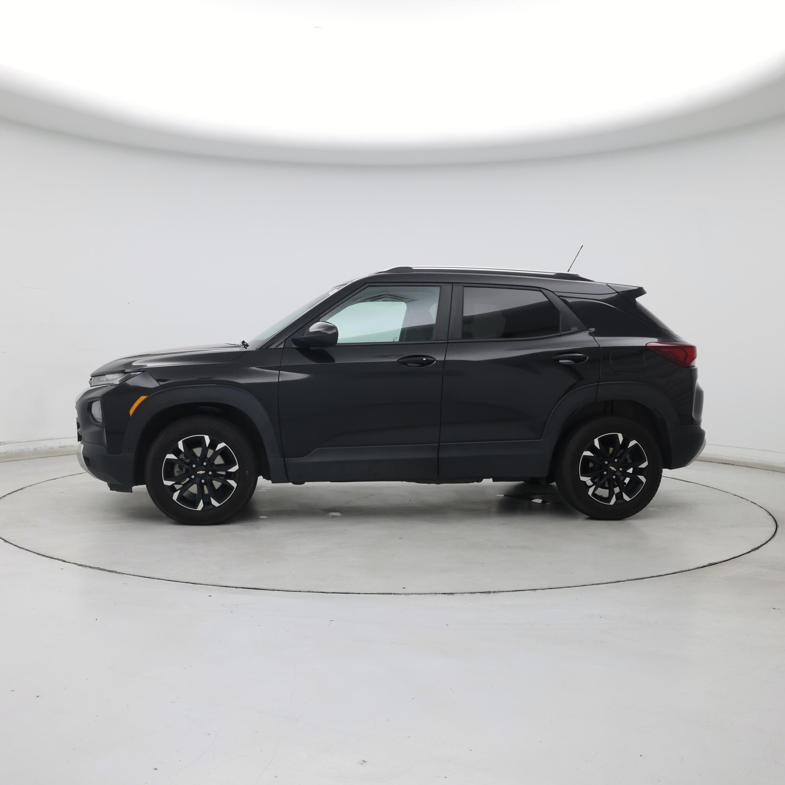 Thumbnail: 2023 Chevrolet TrailBlazer - 3