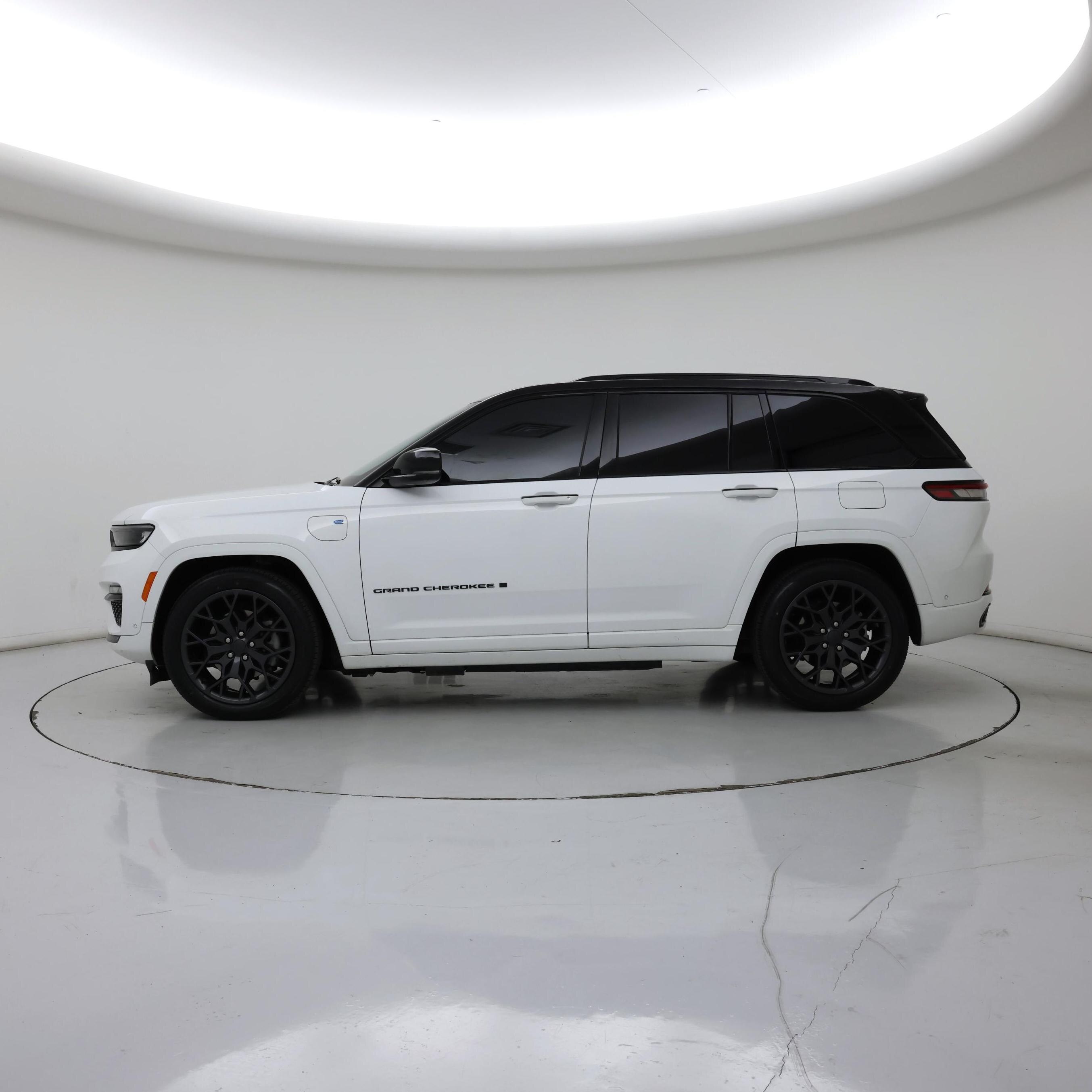Thumbnail: 2023 Jeep Grand Cherokee - 3