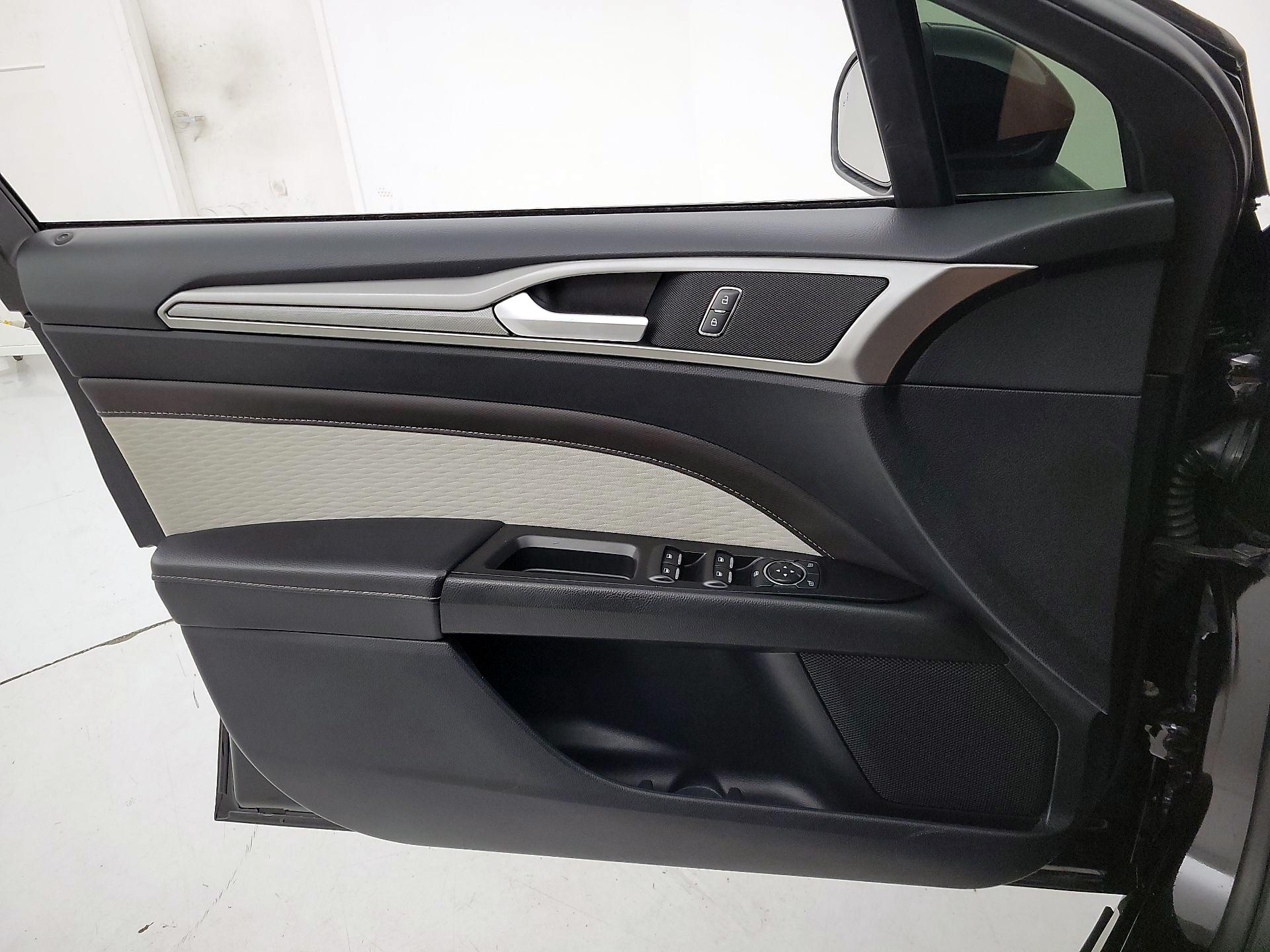 Thumbnail: 2020 Ford Fusion - 12