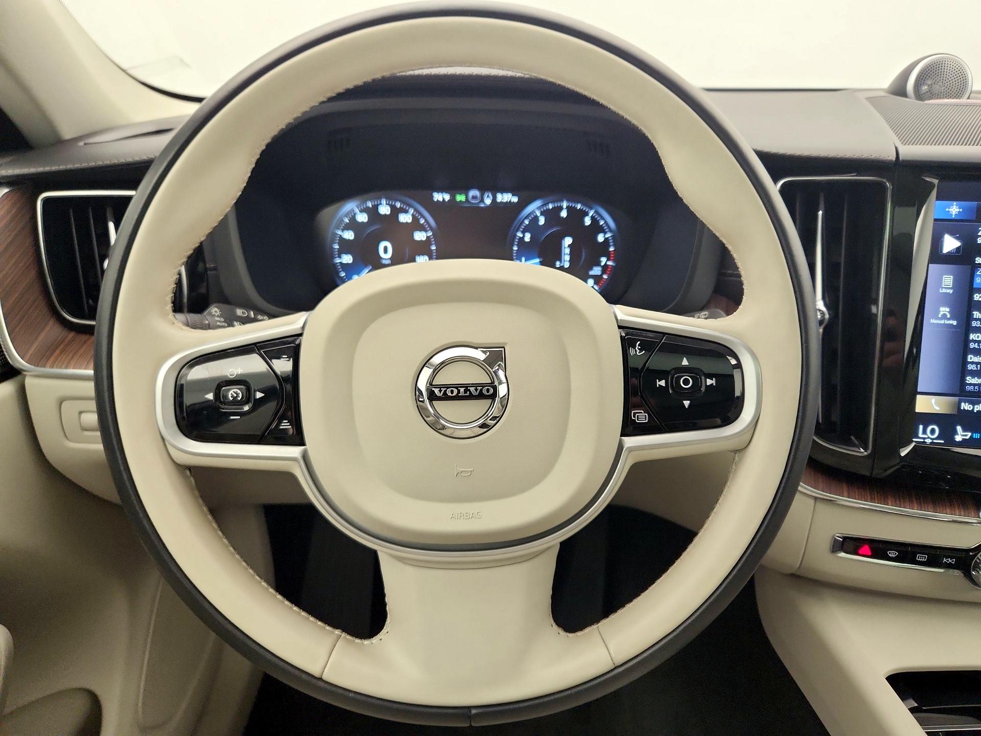 Thumbnail: 2020 Volvo XC60 - 10