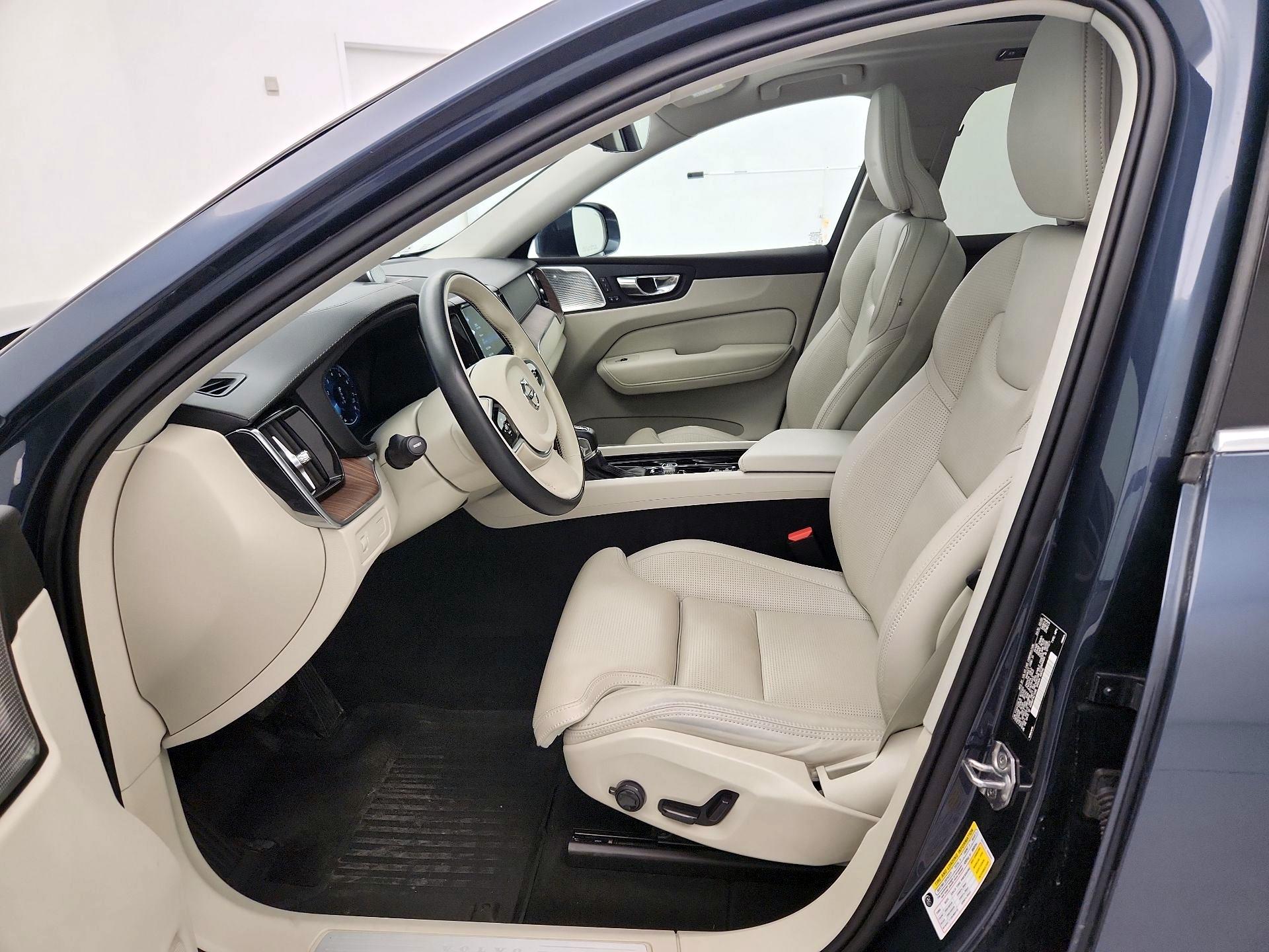 Thumbnail: 2020 Volvo XC60 - 11