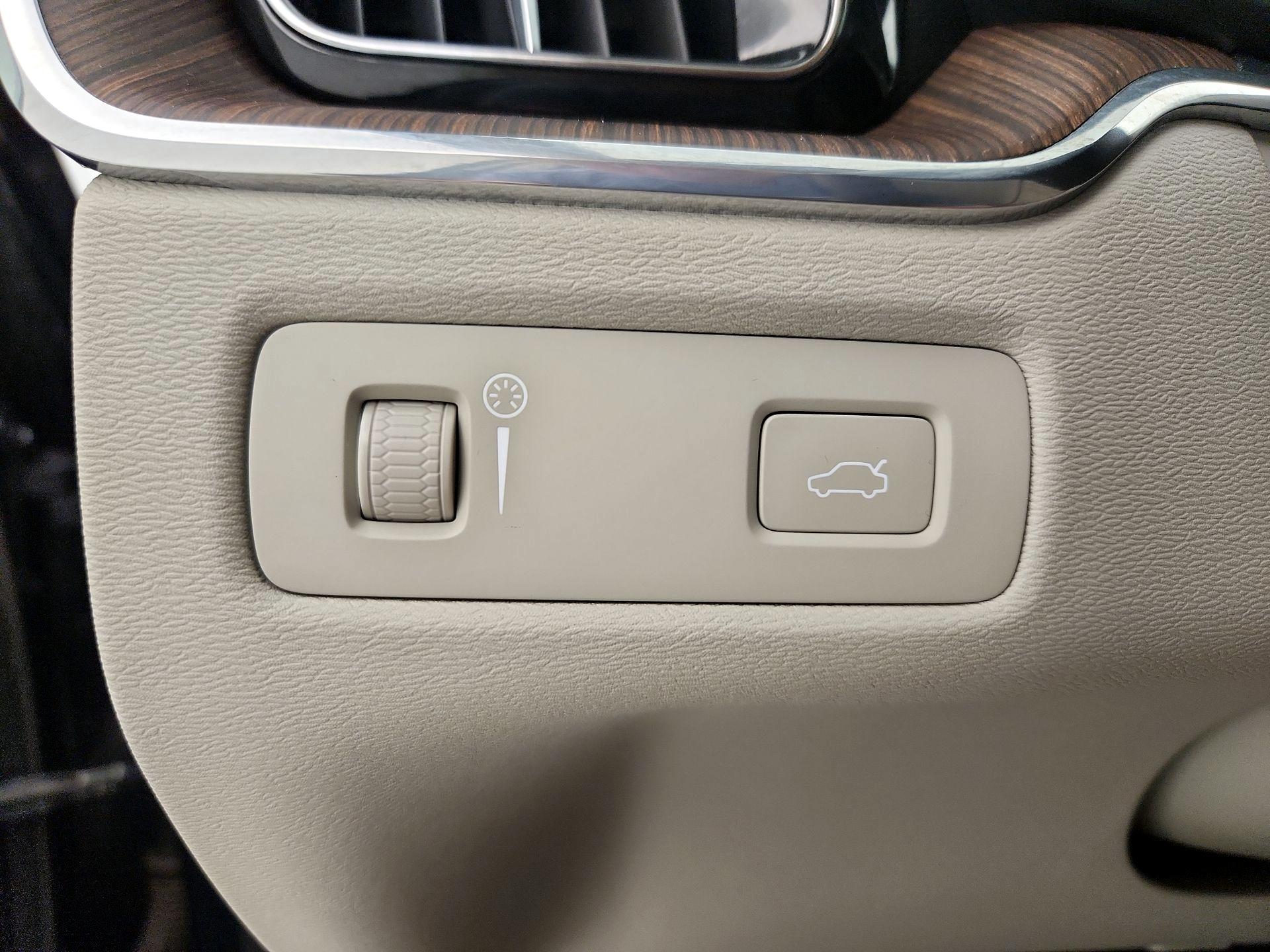 Thumbnail: 2020 Volvo XC60 - 13