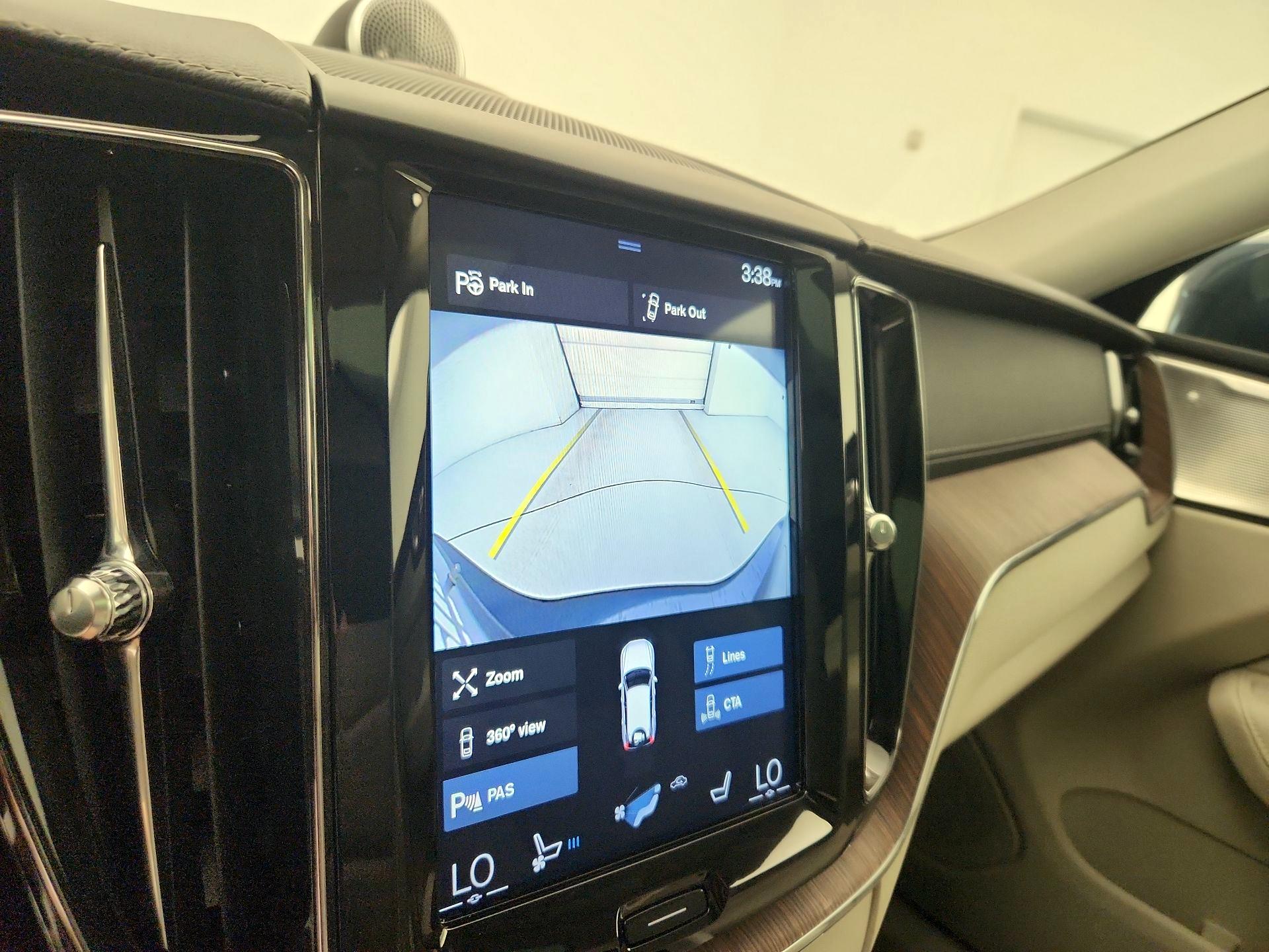 Thumbnail: 2020 Volvo XC60 - 15