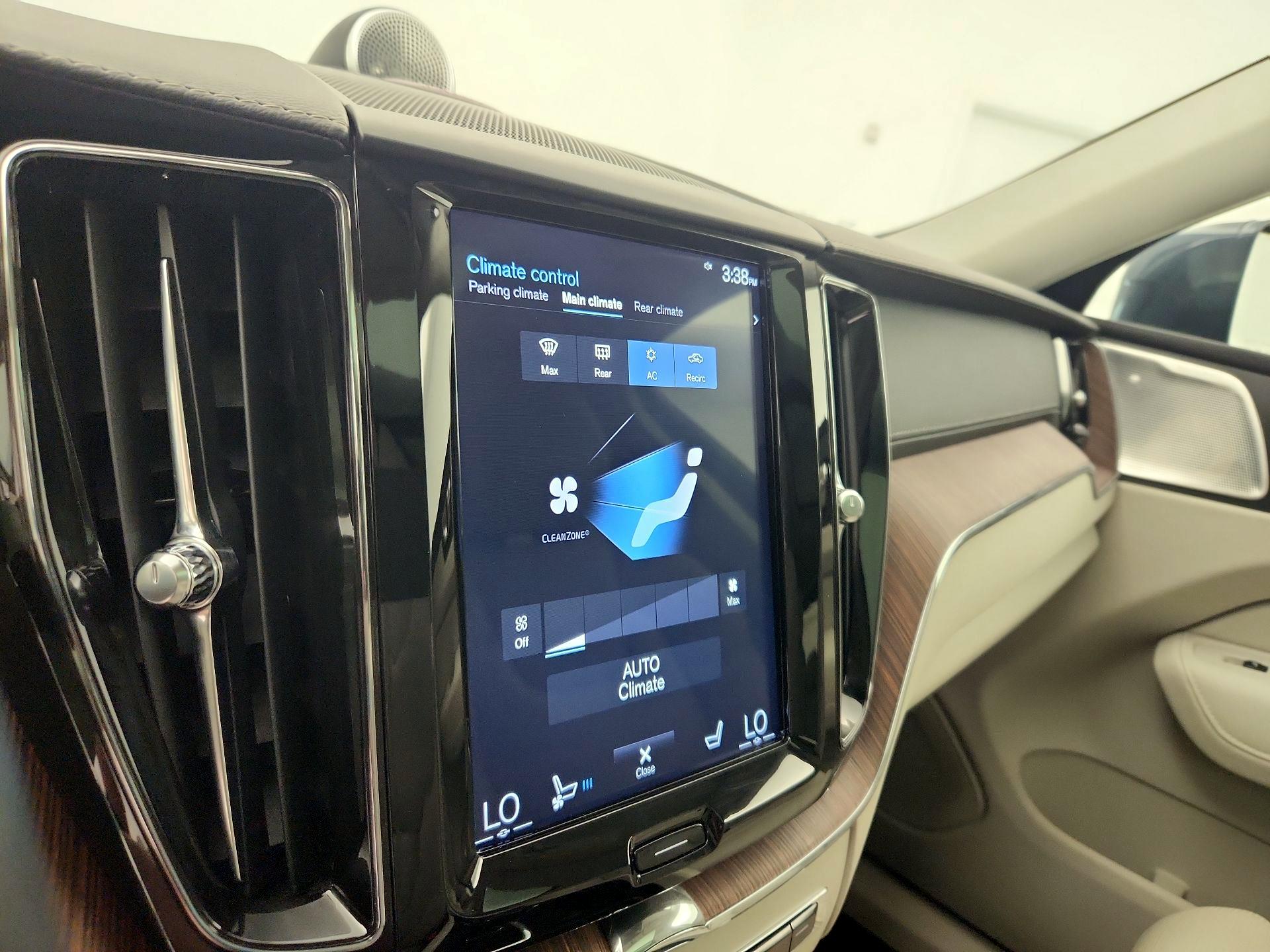 Thumbnail: 2020 Volvo XC60 - 17