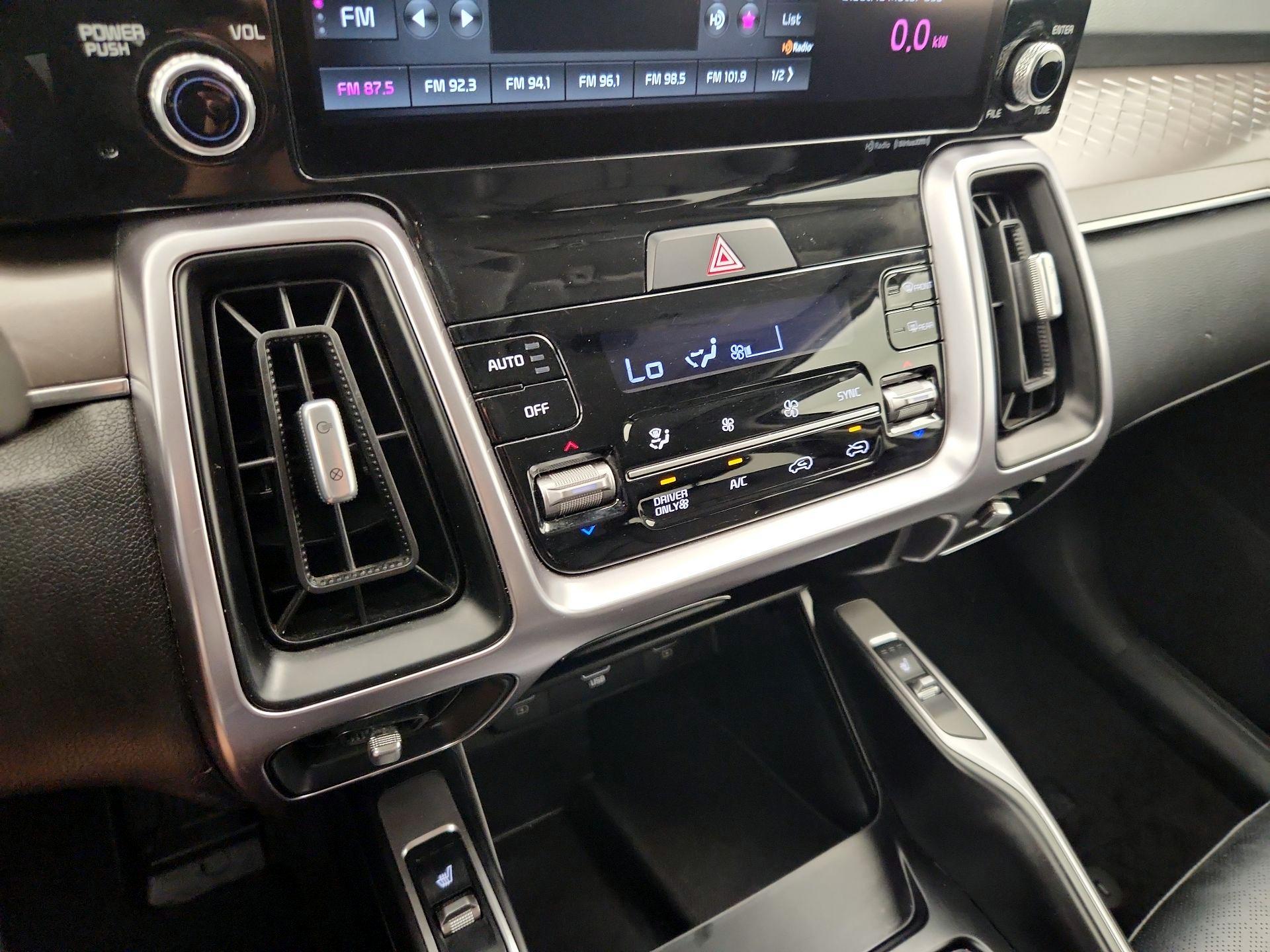 Thumbnail: 2022 Kia Sorento - 17