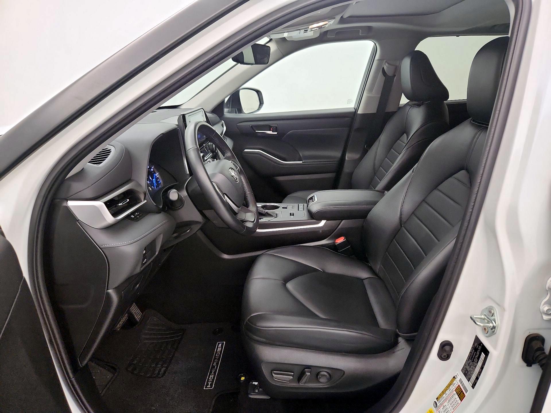 Thumbnail: 2022 Toyota Highlander - 11