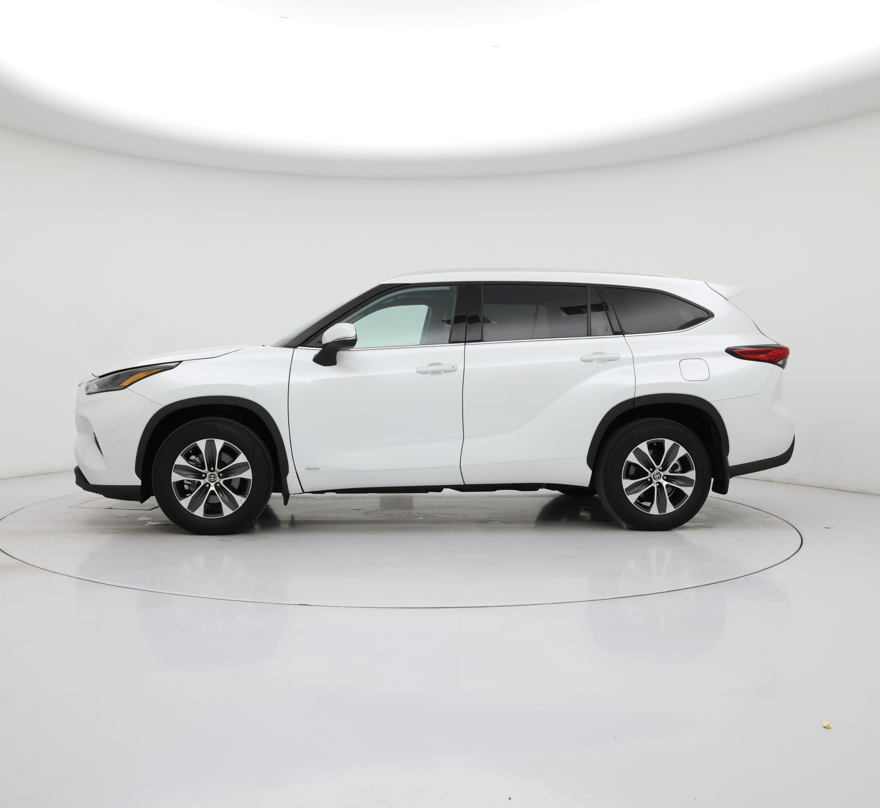 Thumbnail: 2022 Toyota Highlander - 3
