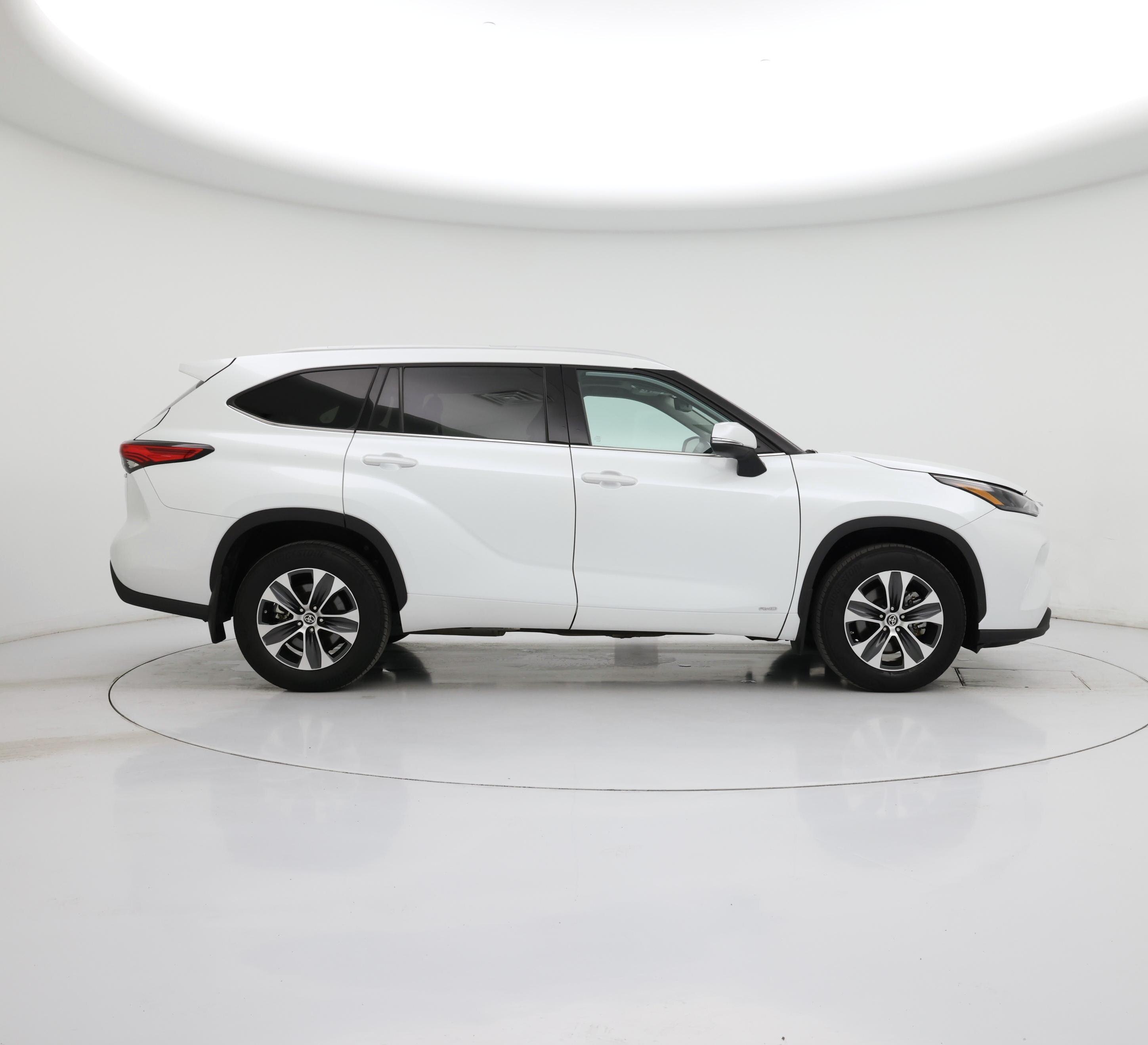 Thumbnail: 2022 Toyota Highlander - 7