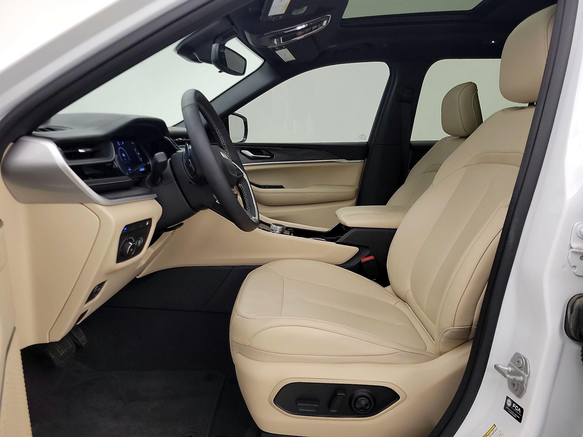 Thumbnail: 2023 Jeep Grand Cherokee - 11