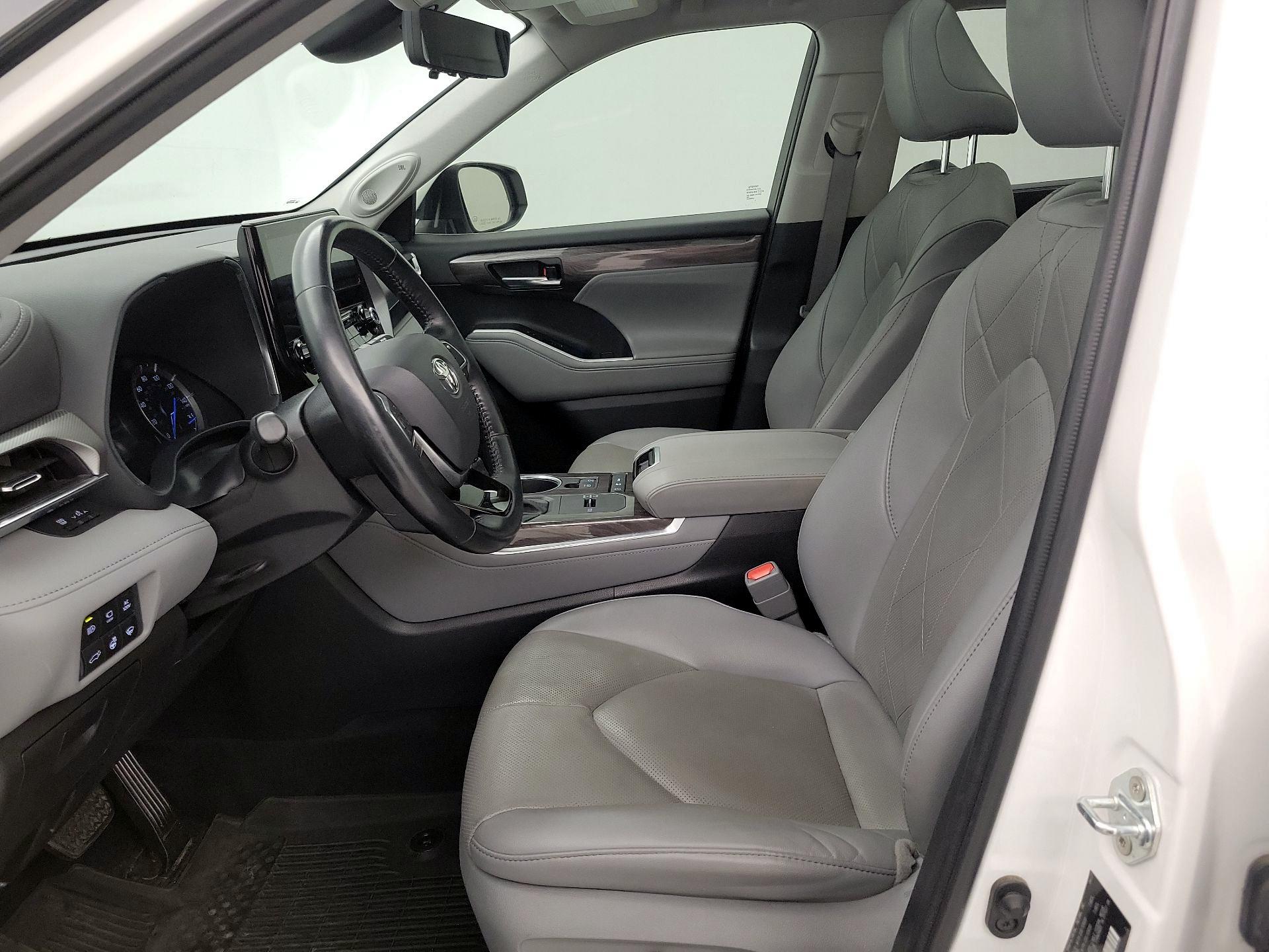 Thumbnail: 2021 Toyota Highlander - 11