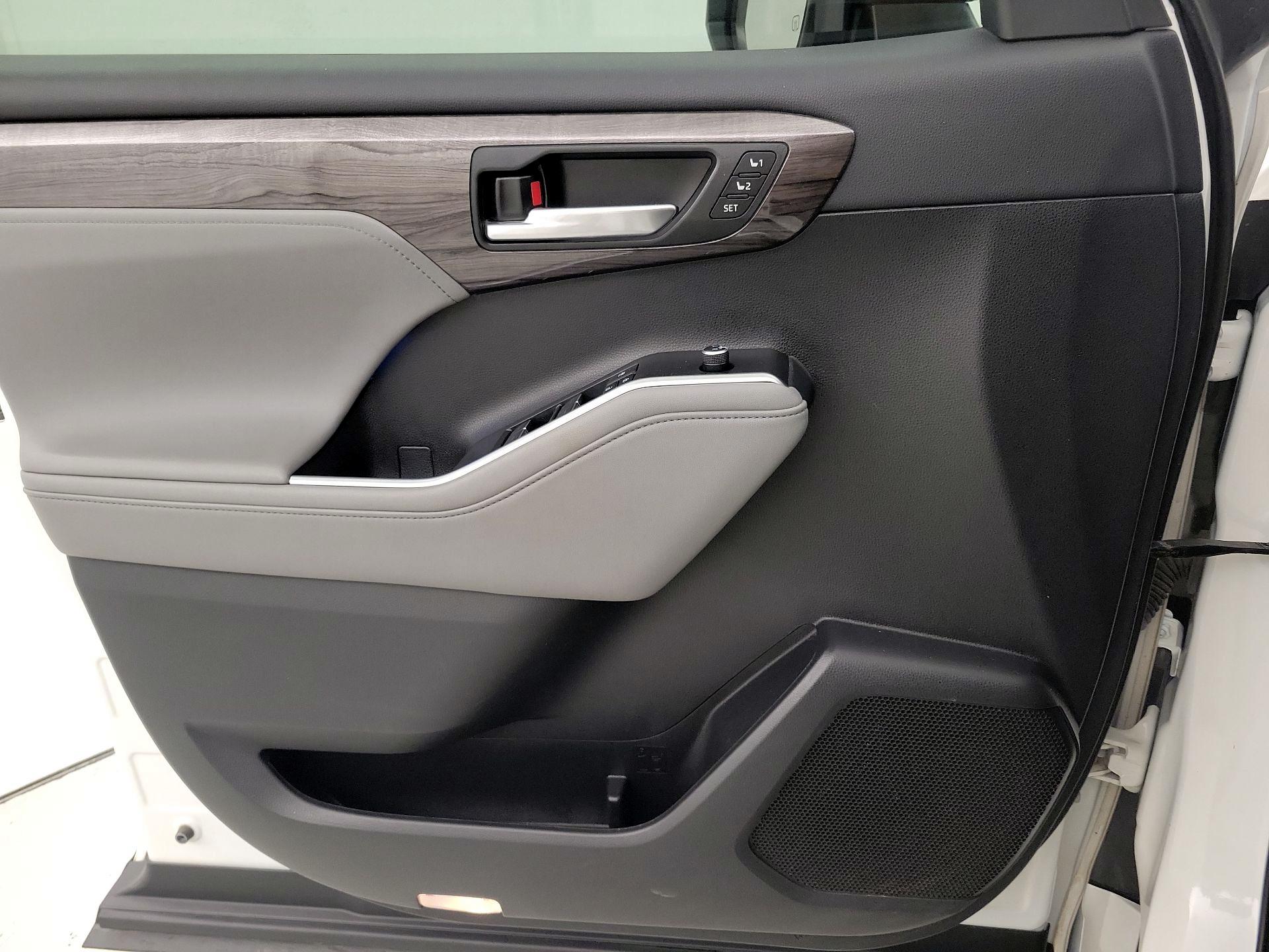 Thumbnail: 2021 Toyota Highlander - 12