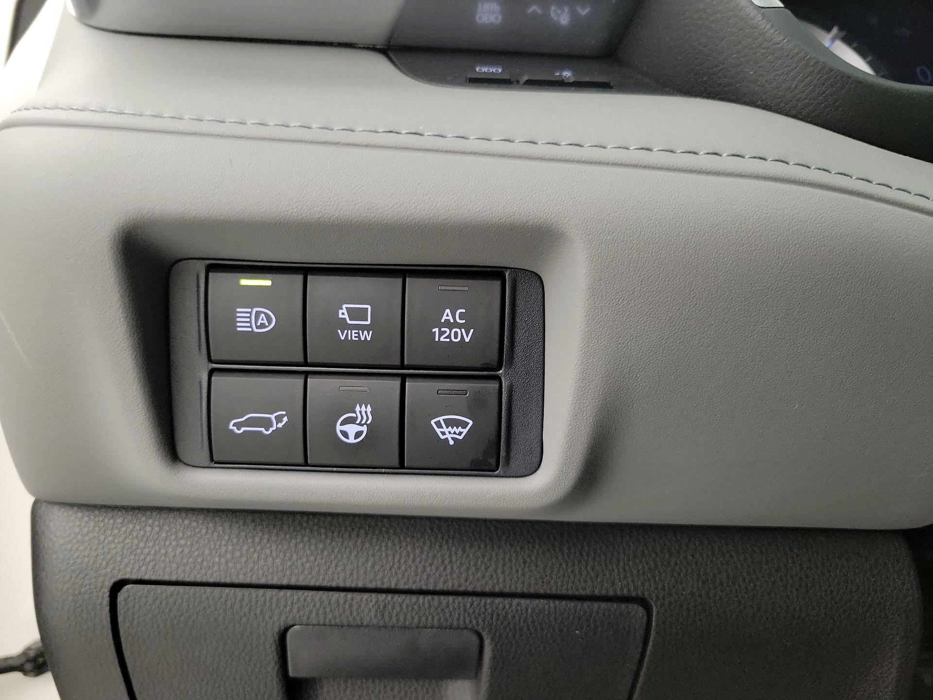 Thumbnail: 2021 Toyota Highlander - 13