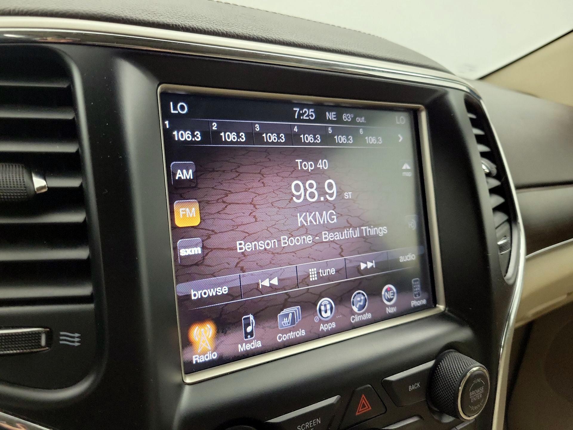 Thumbnail: 2015 Jeep Grand Cherokee - 16