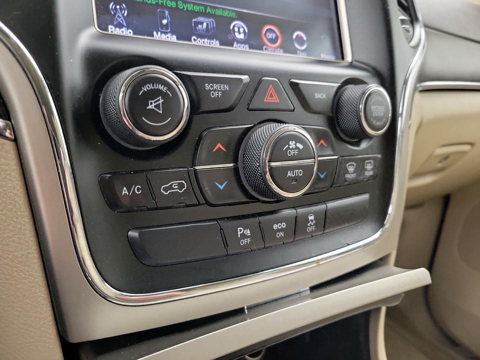 Thumbnail: 2015 Jeep Grand Cherokee - 17