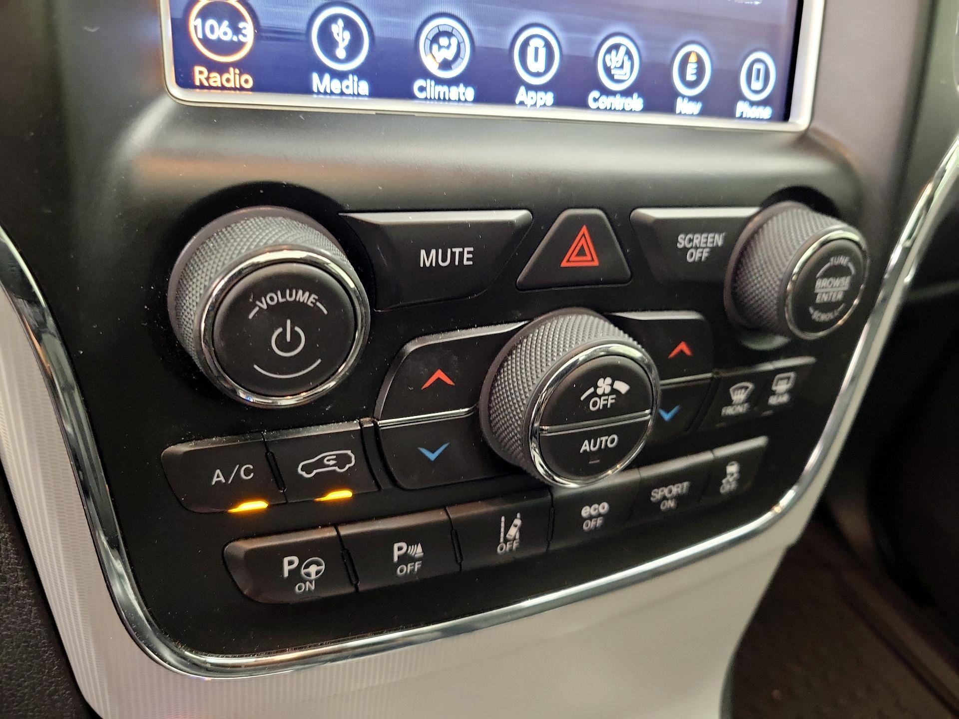 Thumbnail: 2018 Jeep Grand Cherokee - 17