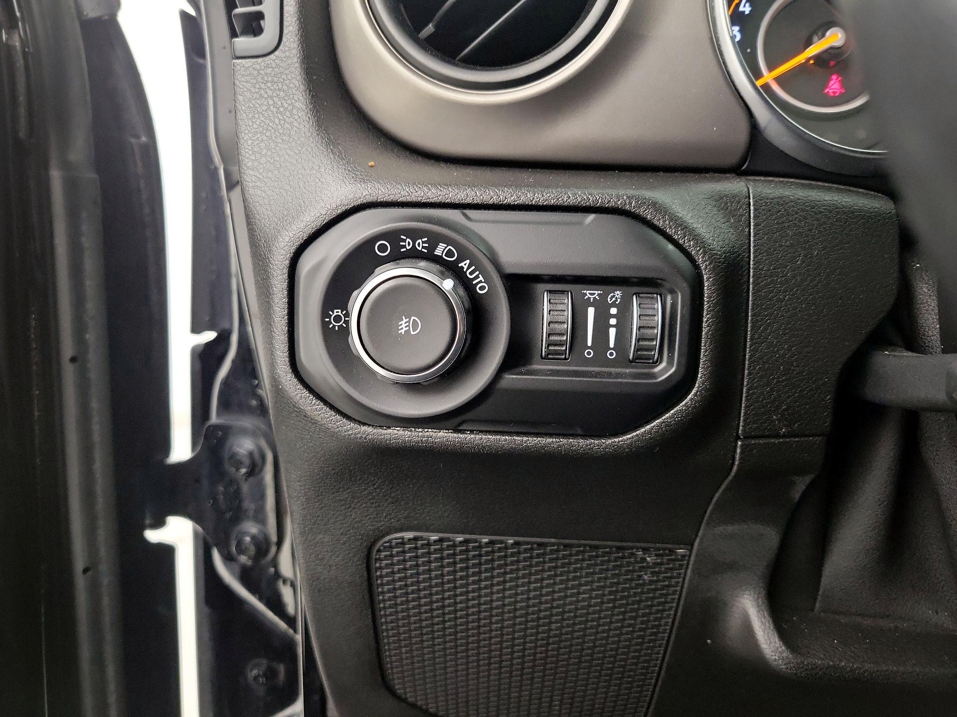 Thumbnail: 2019 Jeep Wrangler - 13